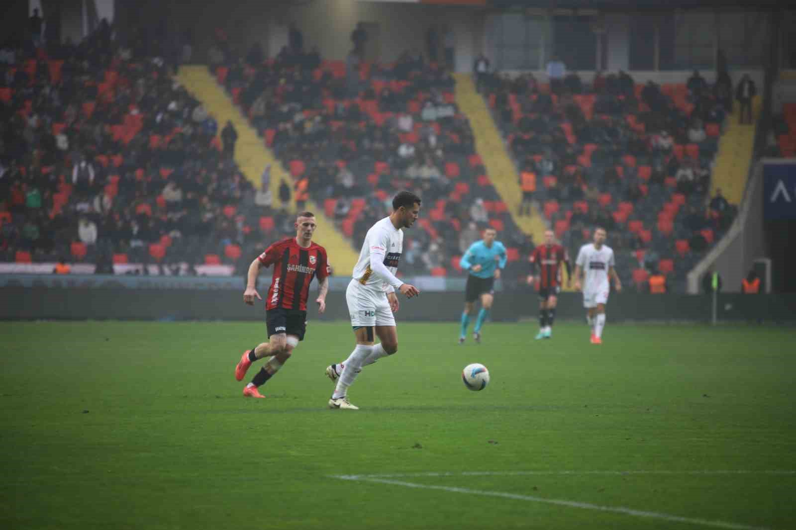 Trendyol Süper Lig: Gaziantep FK: 1 - Antalyaspor: 0 (İlk yarı)