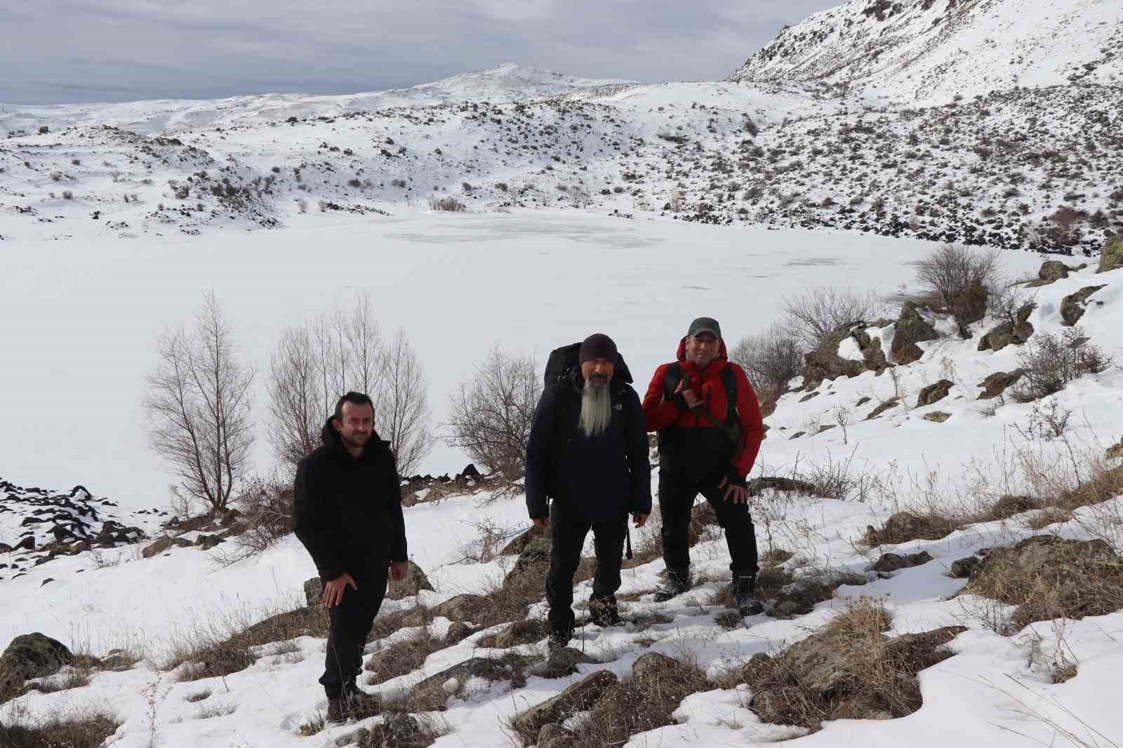 Buz Tutan Pırdanos Gölü büyülüyor