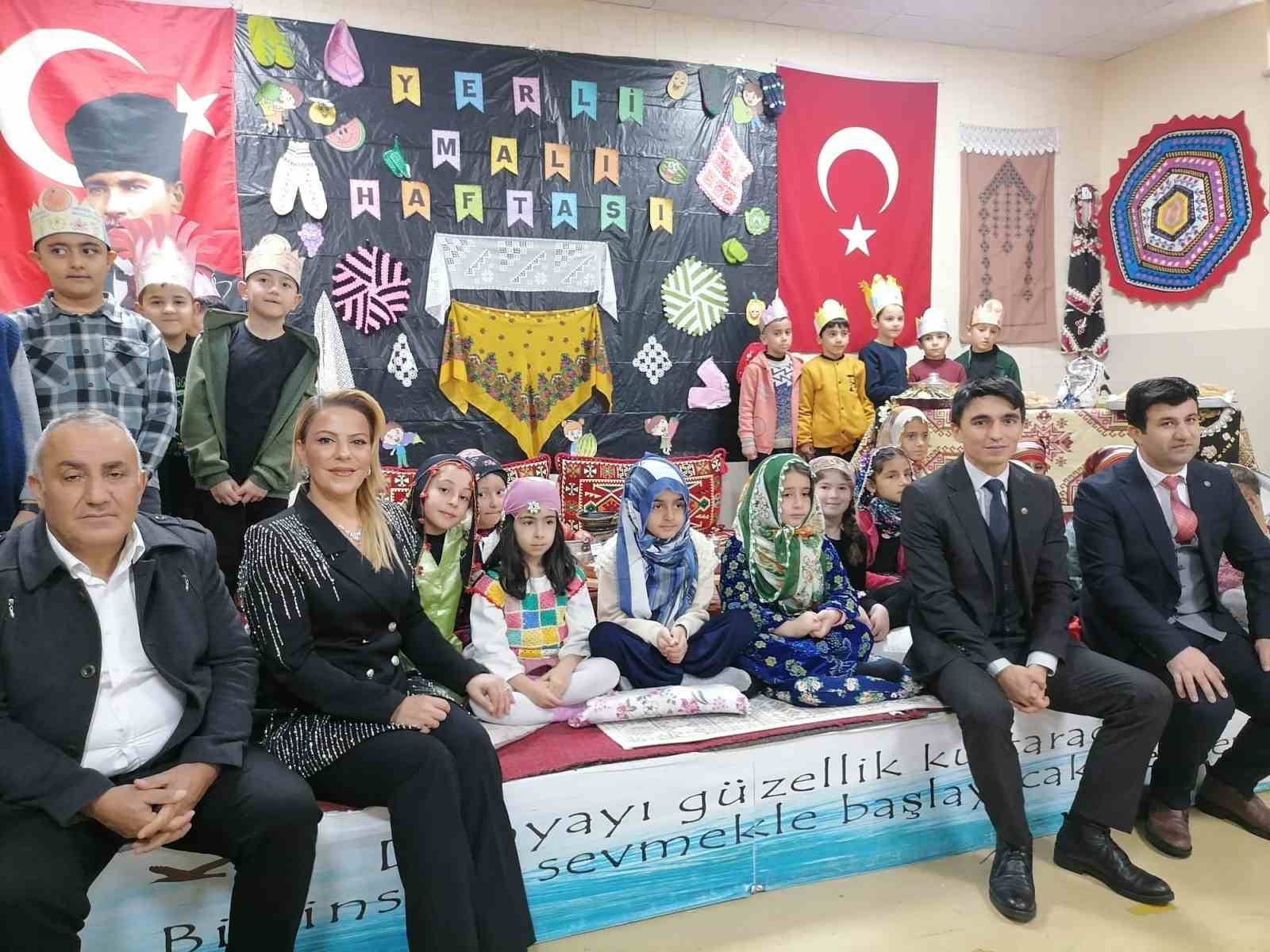 Hınıs’ta yerli malı haftası etkinliği