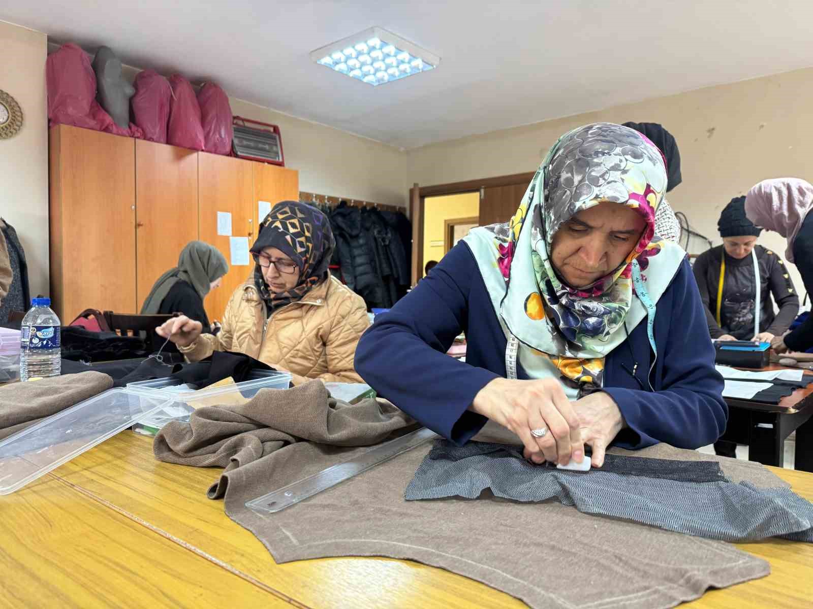 Sosyal yaşam merkezlerindeki kurslar vatandaşların gelişimine katkı sağlıyor