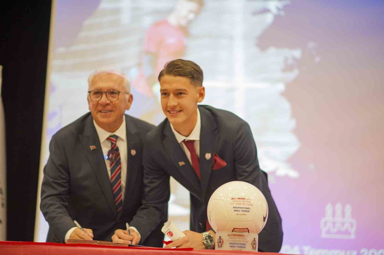 Altınordu’dan genç sporculara imza ve yemin töreni
