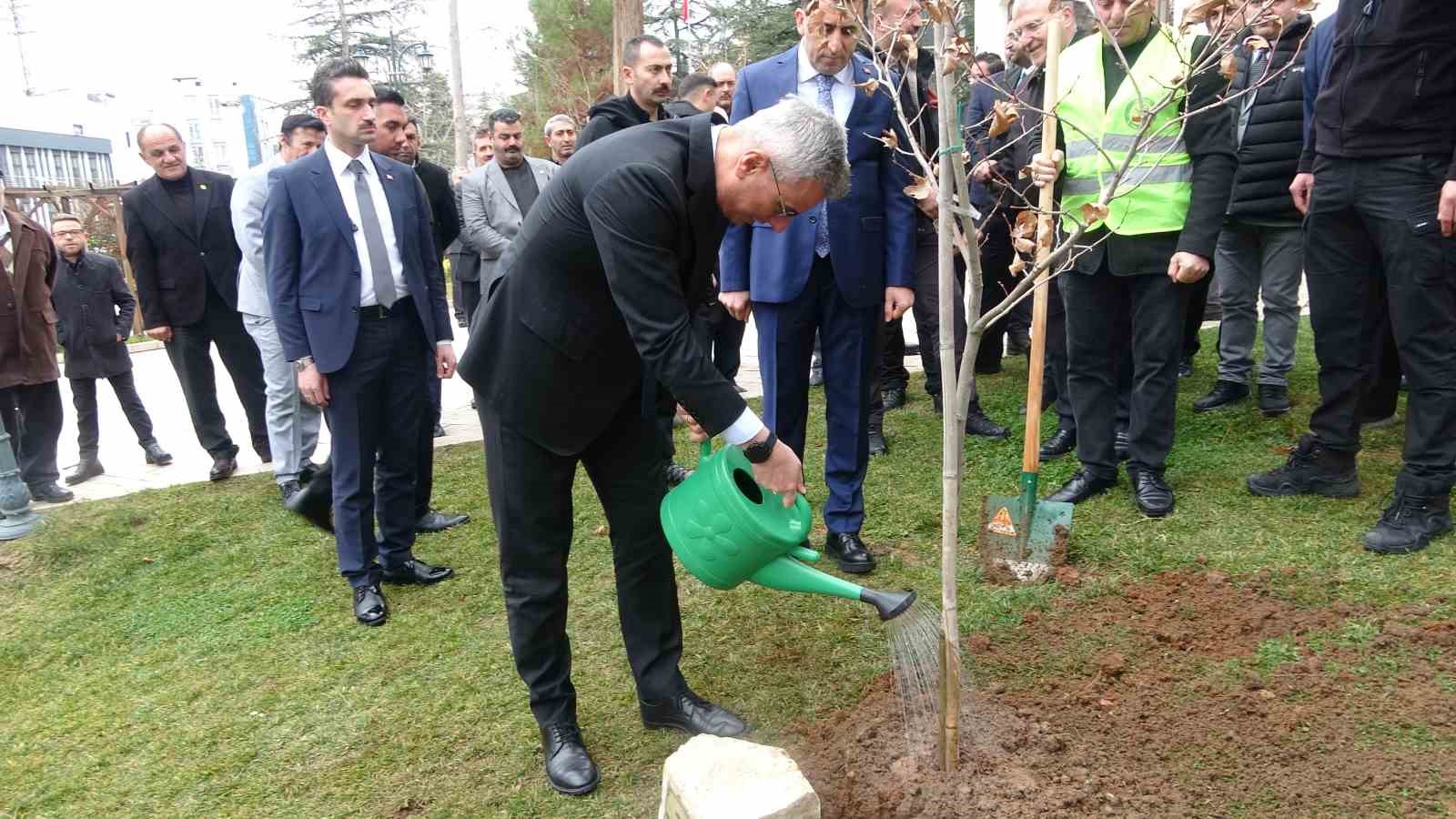 Sağlık Bakanı Prof. Dr. Kemal Memişoğlu, Bilecik’te fidan dikti