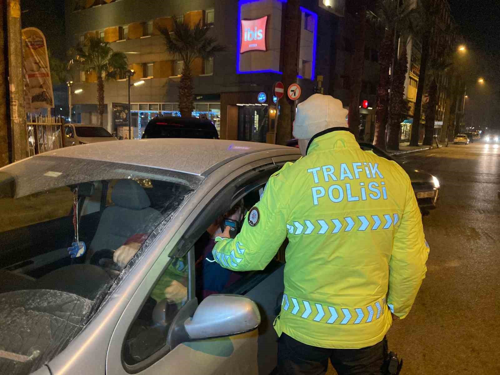 İzmir’de yılbaşı gecesi bin 432 trafik polisi görevde