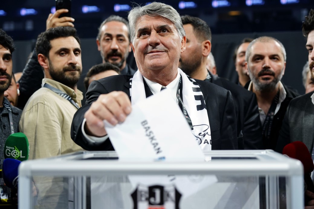 Beşiktaş Başkan Adayı Serdal Adalı oyunu kullandı