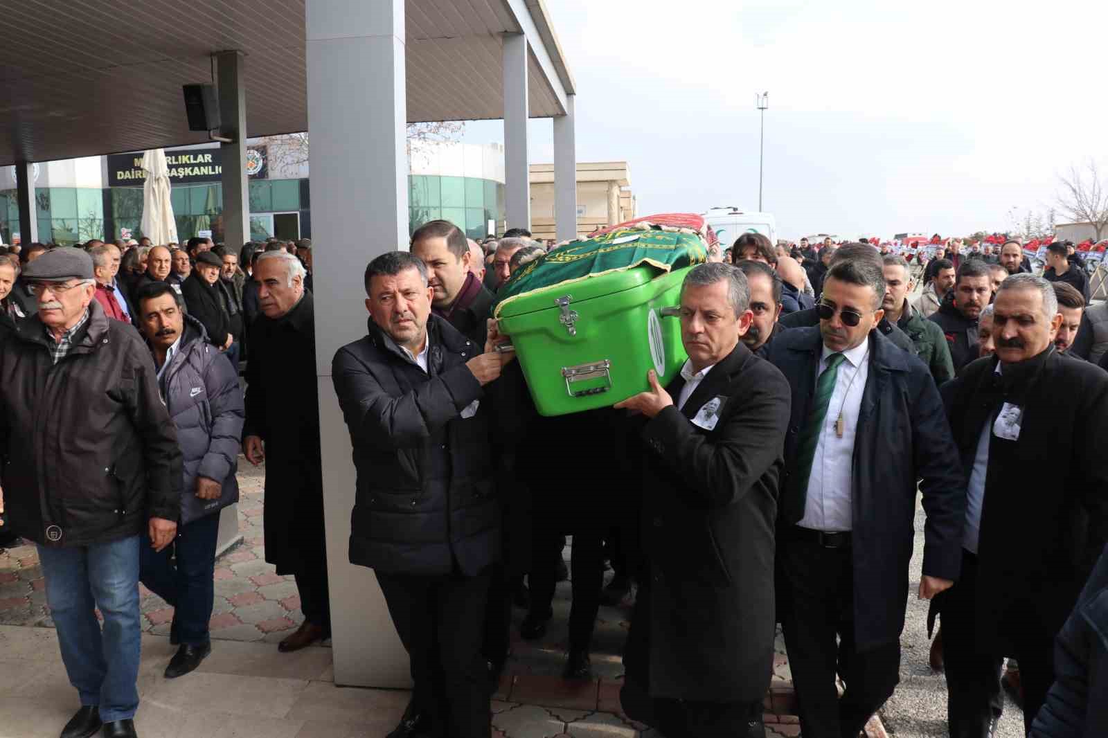 CHP Genel Başkanı Özel, Malatya’da cenaze törenine katıldı