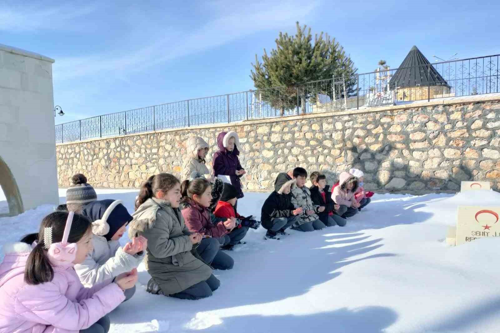 Öğrenciler Bayburtlu şehit Nevzat Kaya’yı dualarla andılar