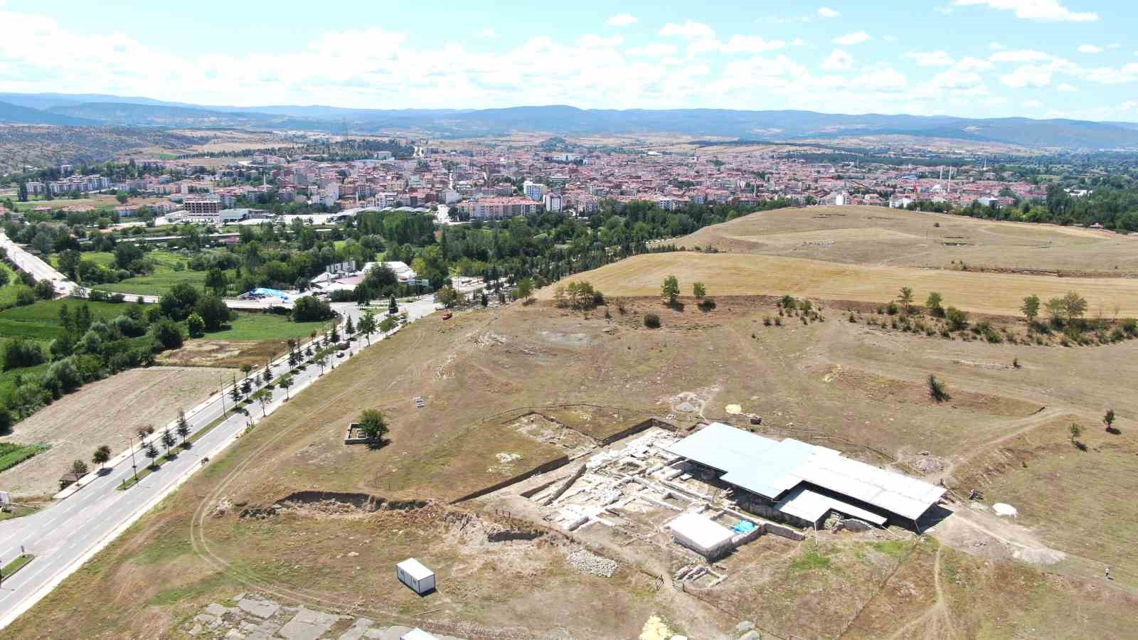 Pompeipolis Antik Kenti’nde kurtarılan bin 800 yıllık mozaikler tarihi villanın zeminine yerleştirildi