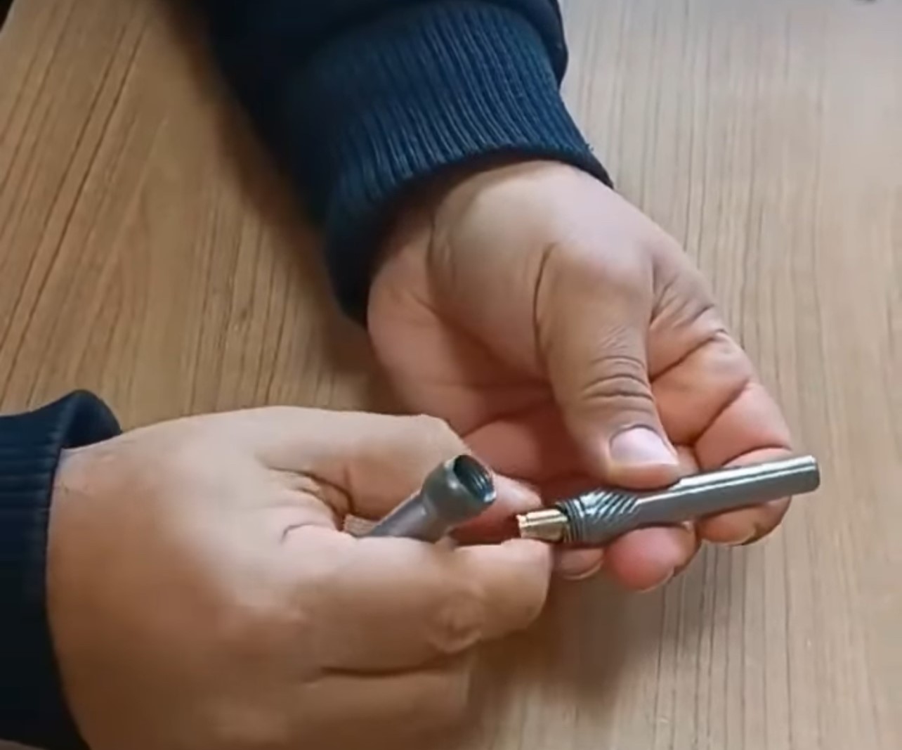 Tarsus’ta şüpheli şahsın üzerinden kalem tabanca çıktı