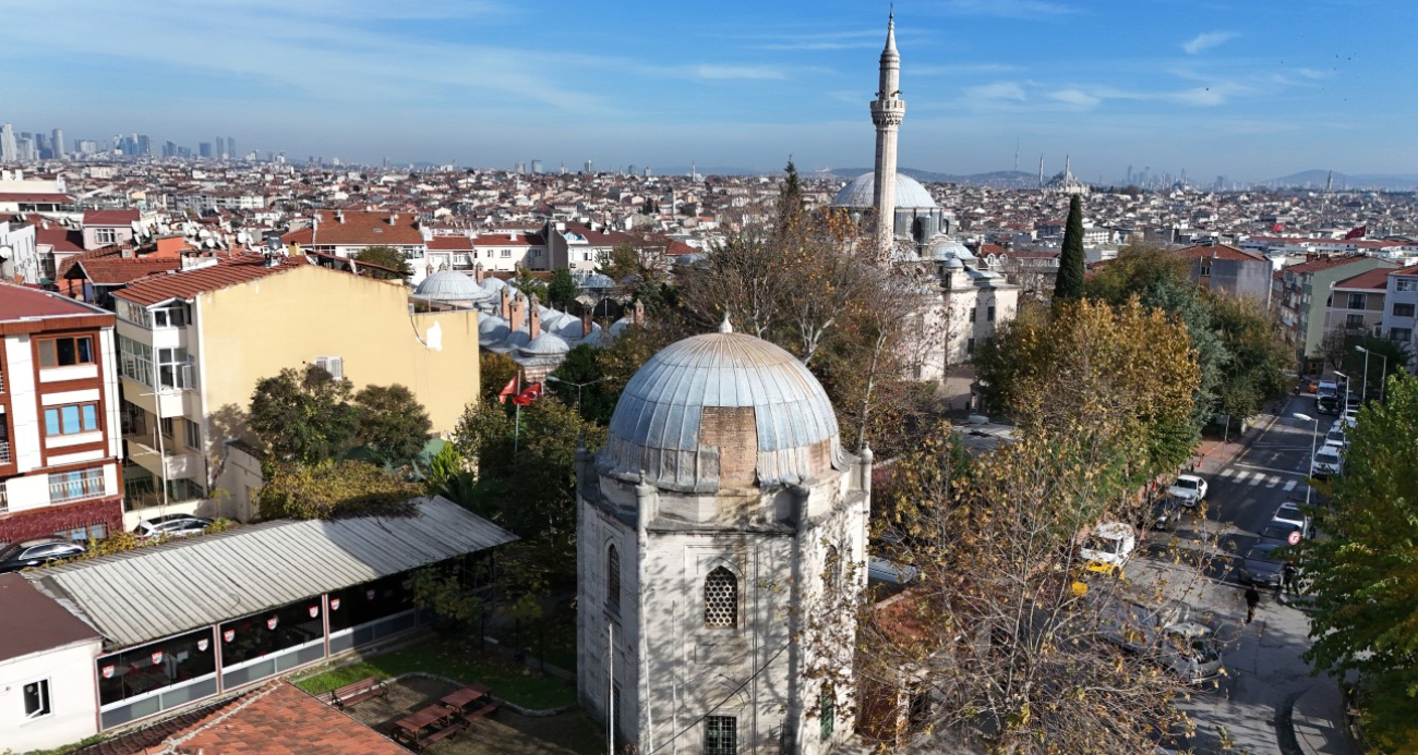 Gazi Kara Ahmet Paşa Külliyesi'nin kurşunları döküldü