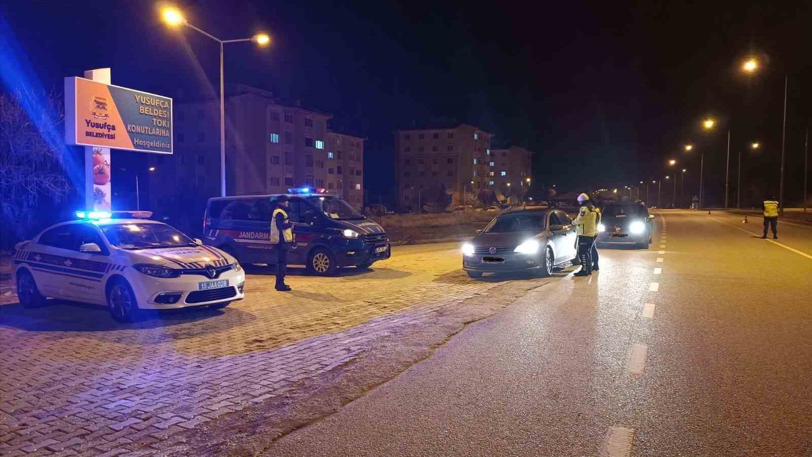 Burdur’da jandarma ekiplerinin trafik denetiminde 175 araca ceza