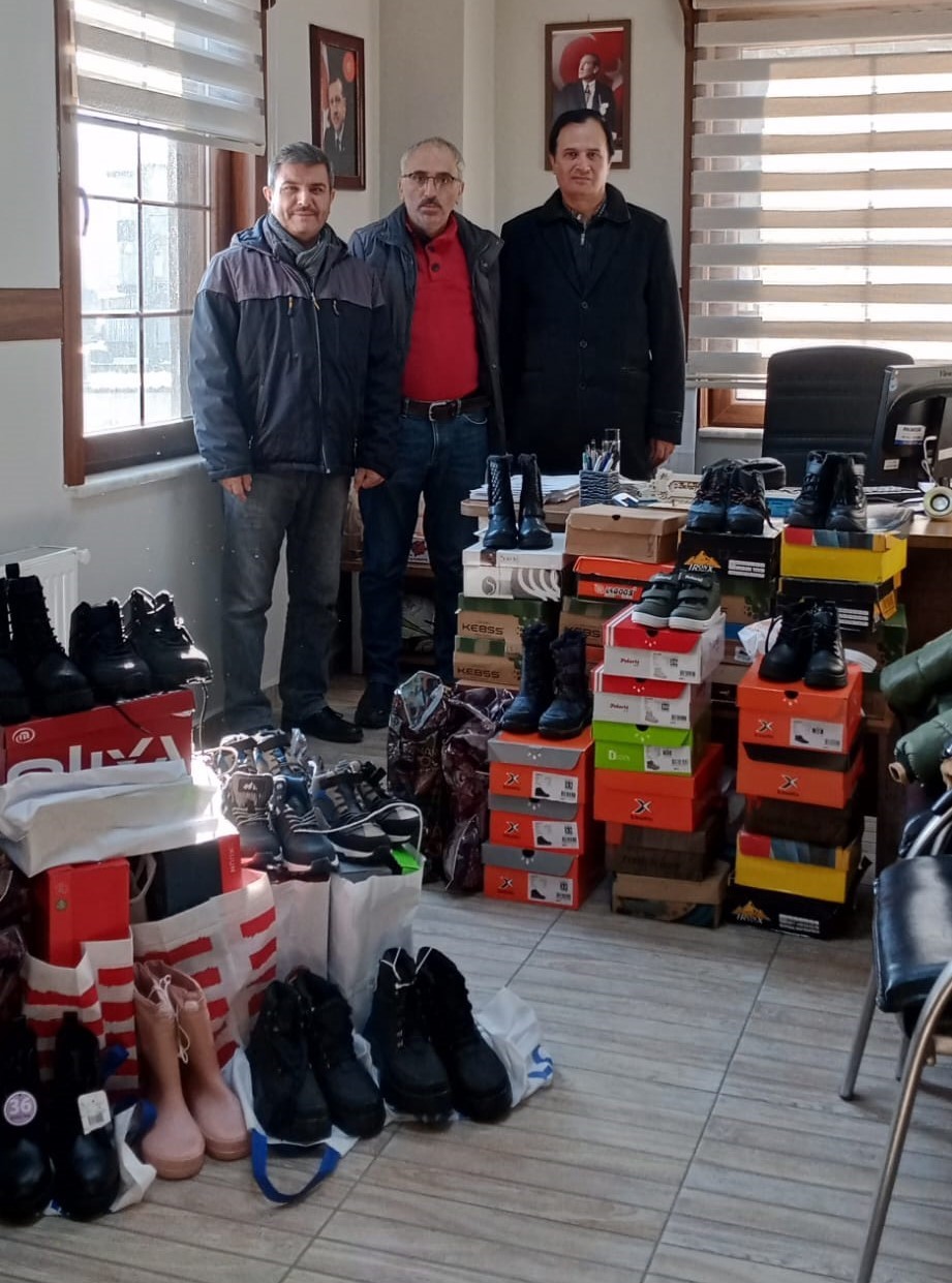 Kış gününde çocuklara montsuz ve botsuz bırakılmadı