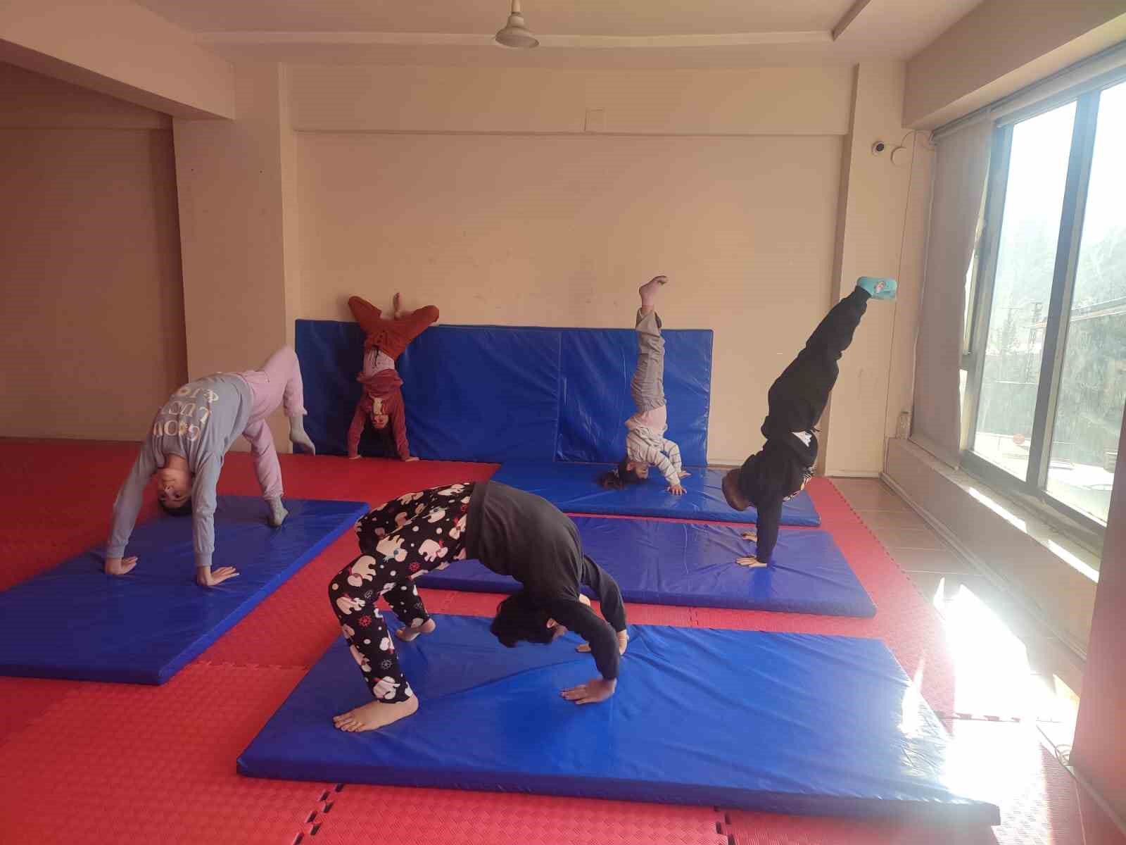 Şemdinli’de 450 öğrenci değişik branşlarda kurs görüyor
