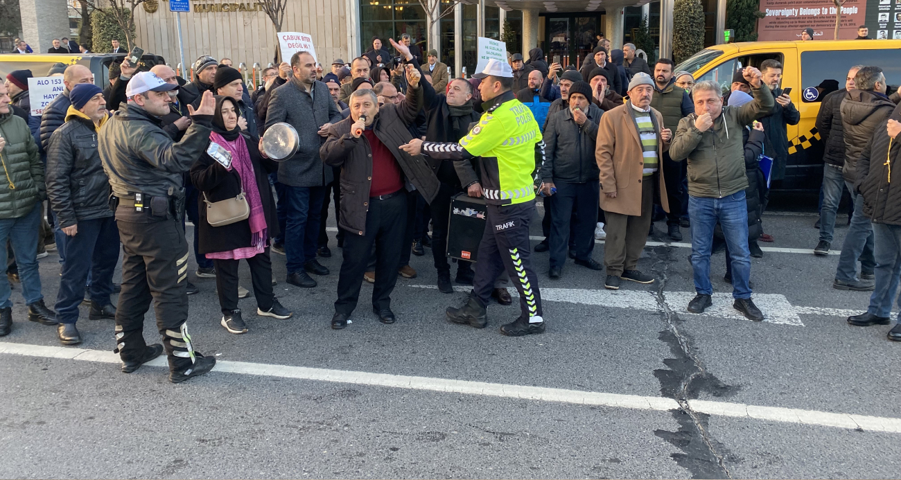 İBB önünde taksici eylemi: 