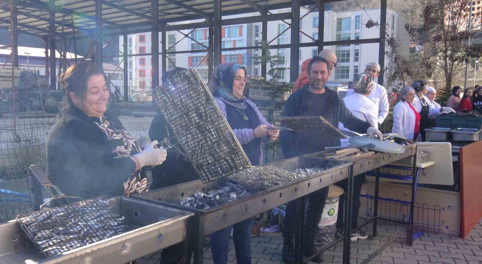 Artvin’in Borçka ilçesinde hamsi şenliği