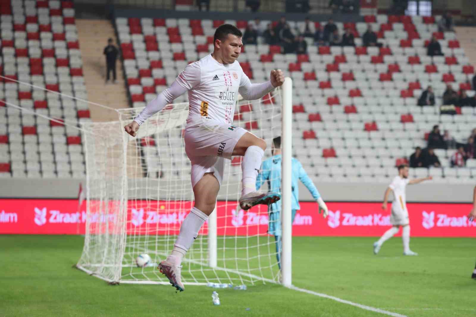 Ziraat Türkiye Kupası: Antalyaspor: 2 - Kocaelispor: 0 (İlk yarı)