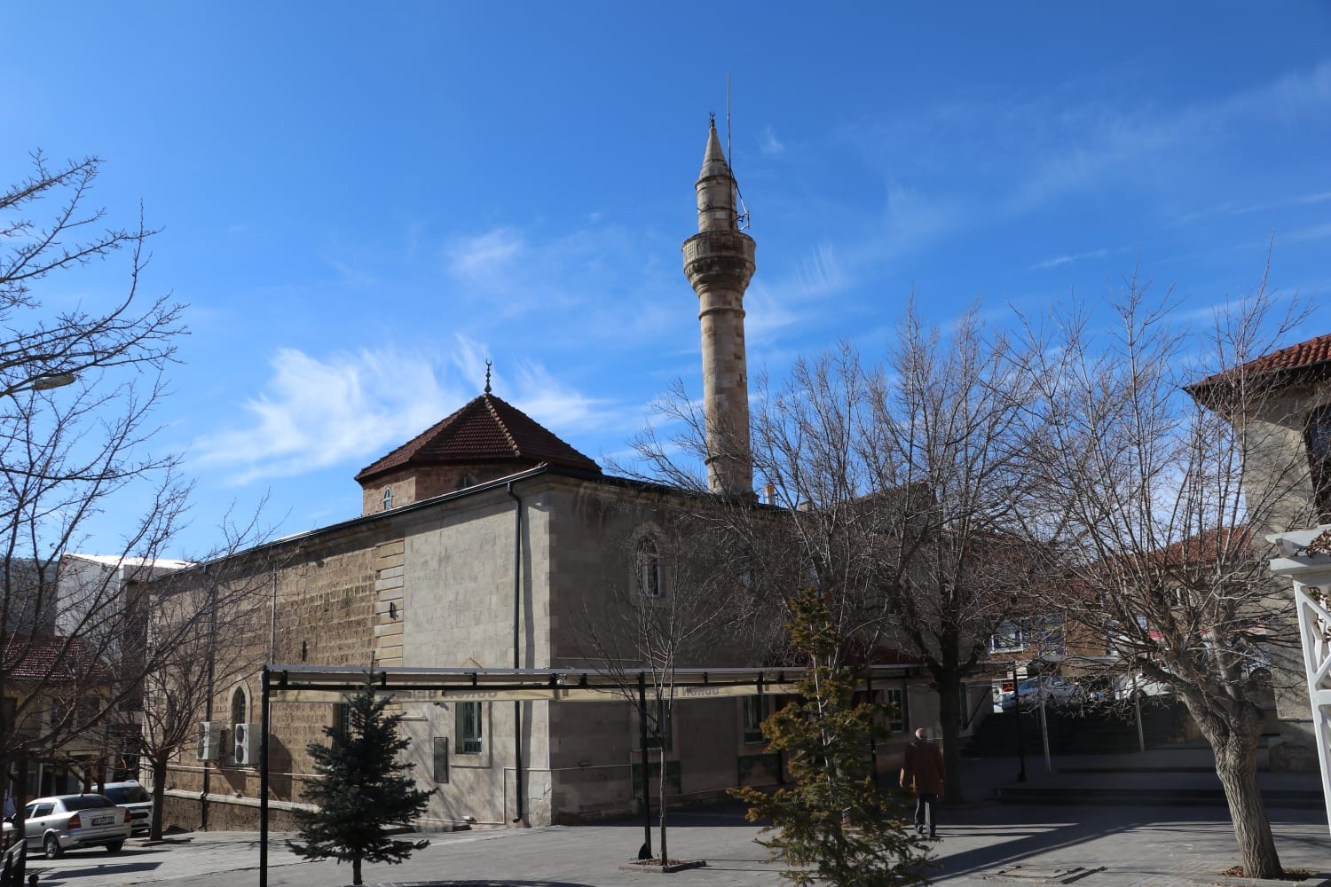 Asrın felaketinde hasar gören 6 asırlık cami, ibadete açılacağı günü bekliyor