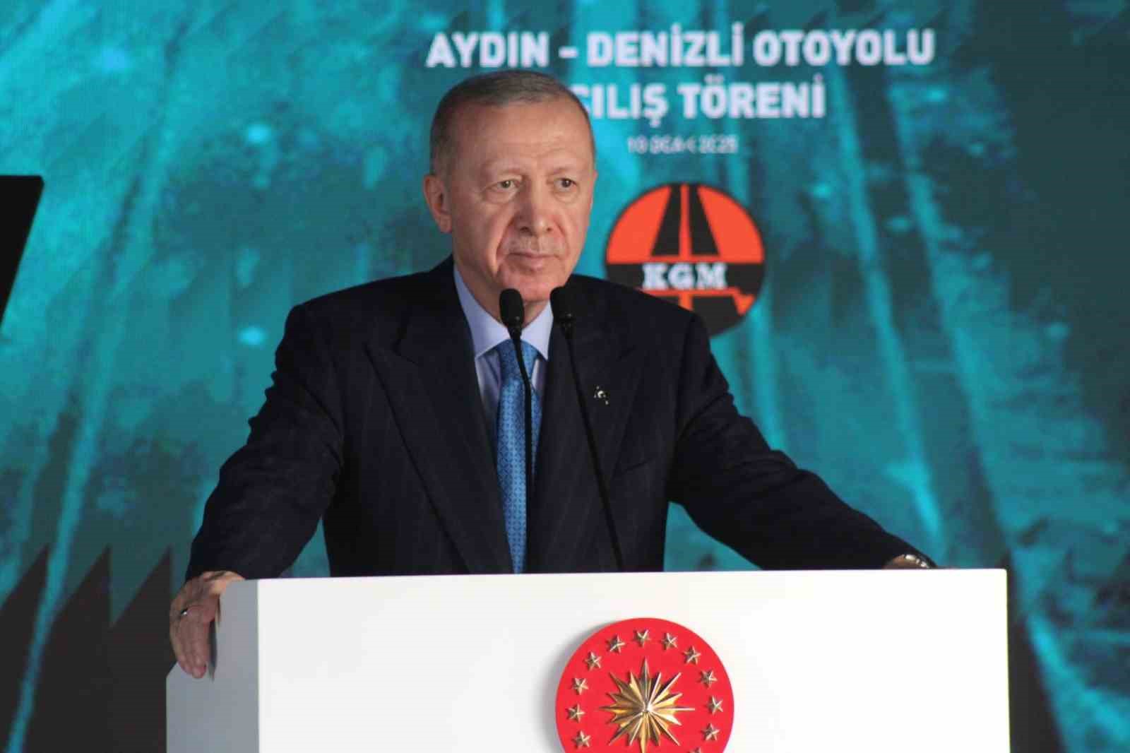 Cumhurbaşkanı Erdoğan: “Biz 22 yıldır Türkiye’yi büyütmek ve kalkındırmak için çalışıyoruz”