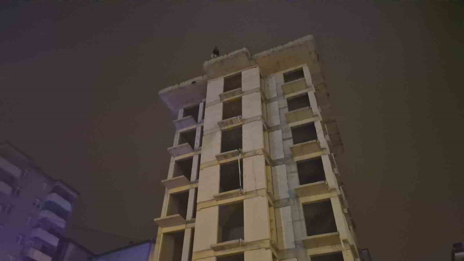 Bartın Emniyet Müdürlüğü binası önünde hareketli anlar