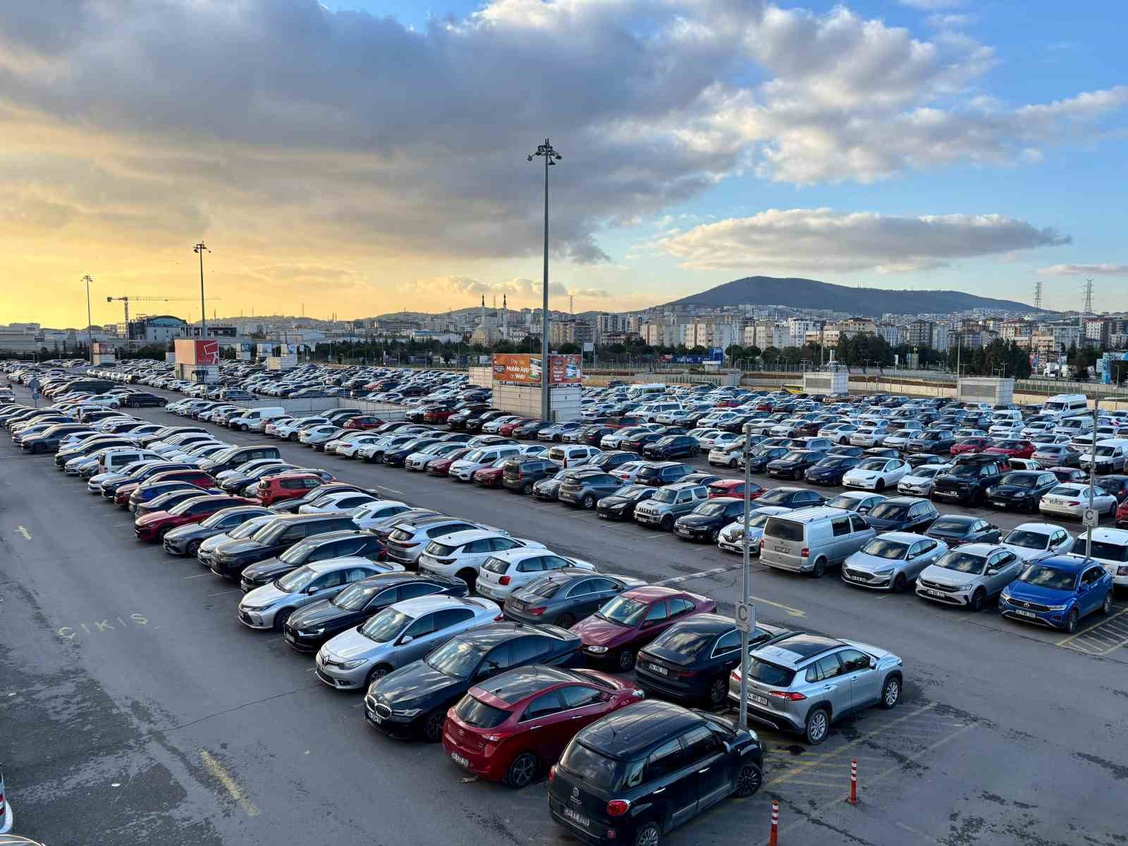 Sabiha Gökçen Havalimanı yeni otoparkıyla yarıyıl tatiline hazır