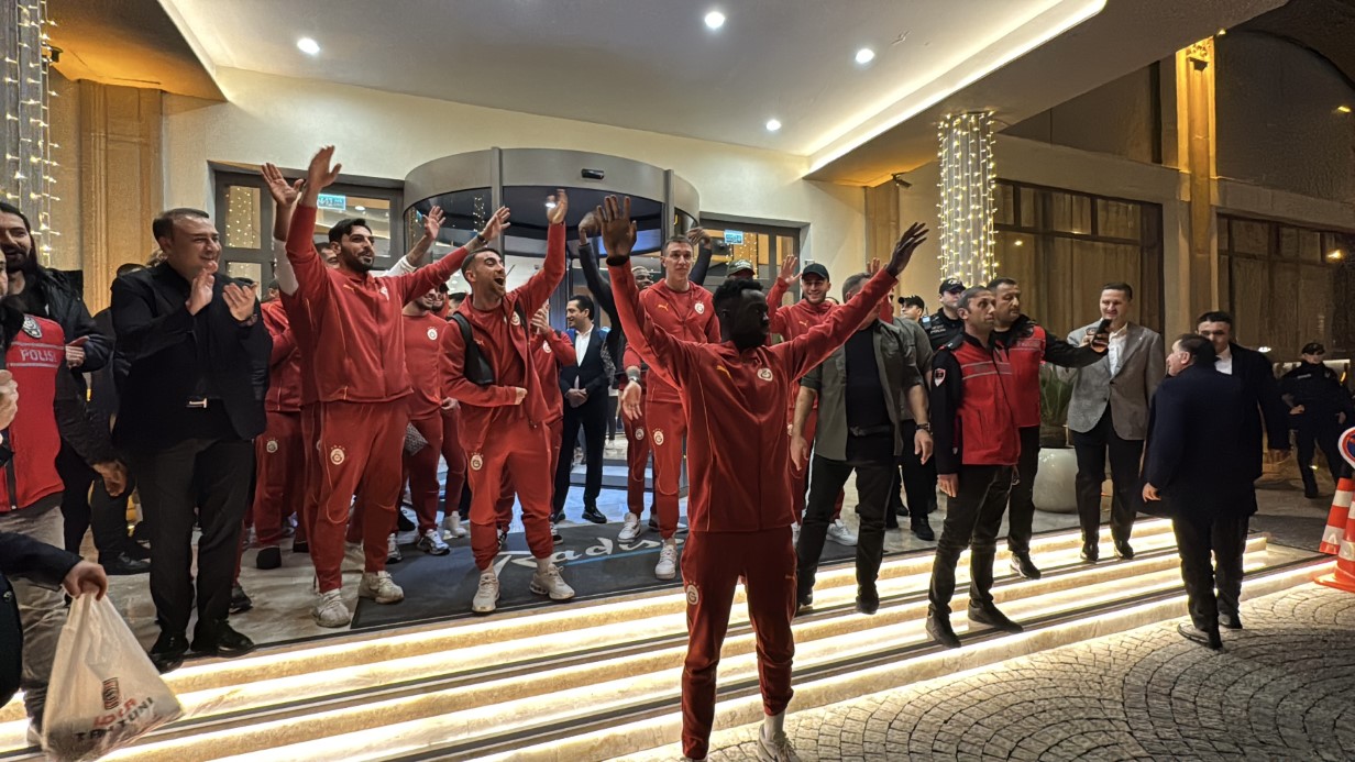 Galatasaray kafilesine Mersin’de coşkulu karşılama