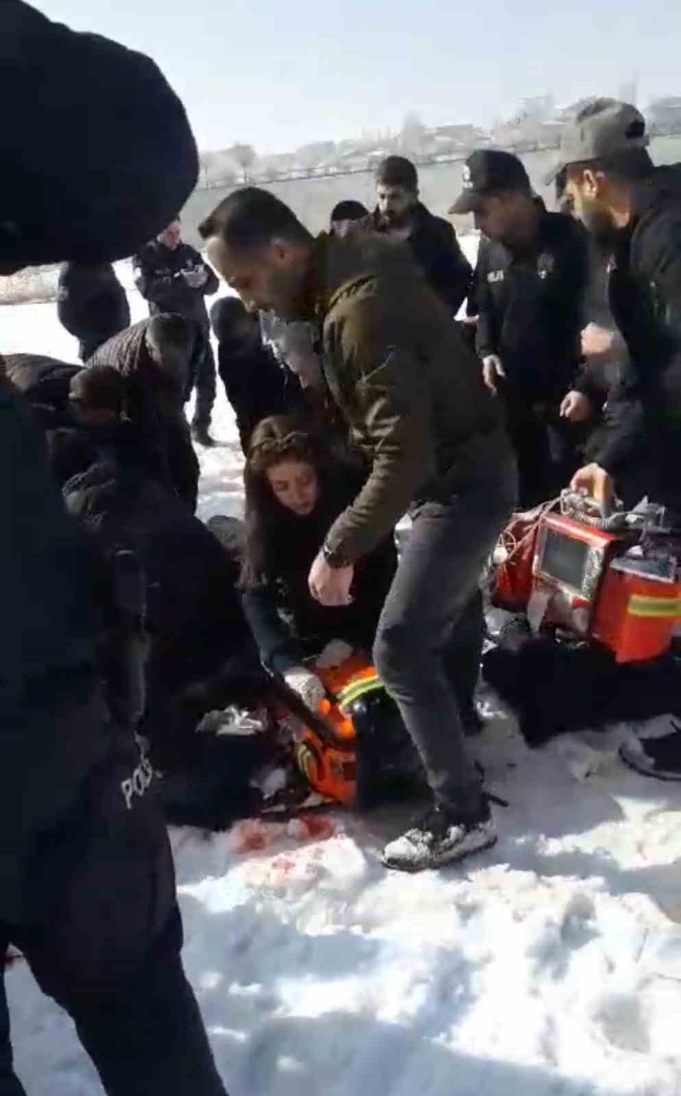 Yüksekova’da başıboş köpekler dehşet saçtı: 12 yaşındaki kız ağır yaralandı