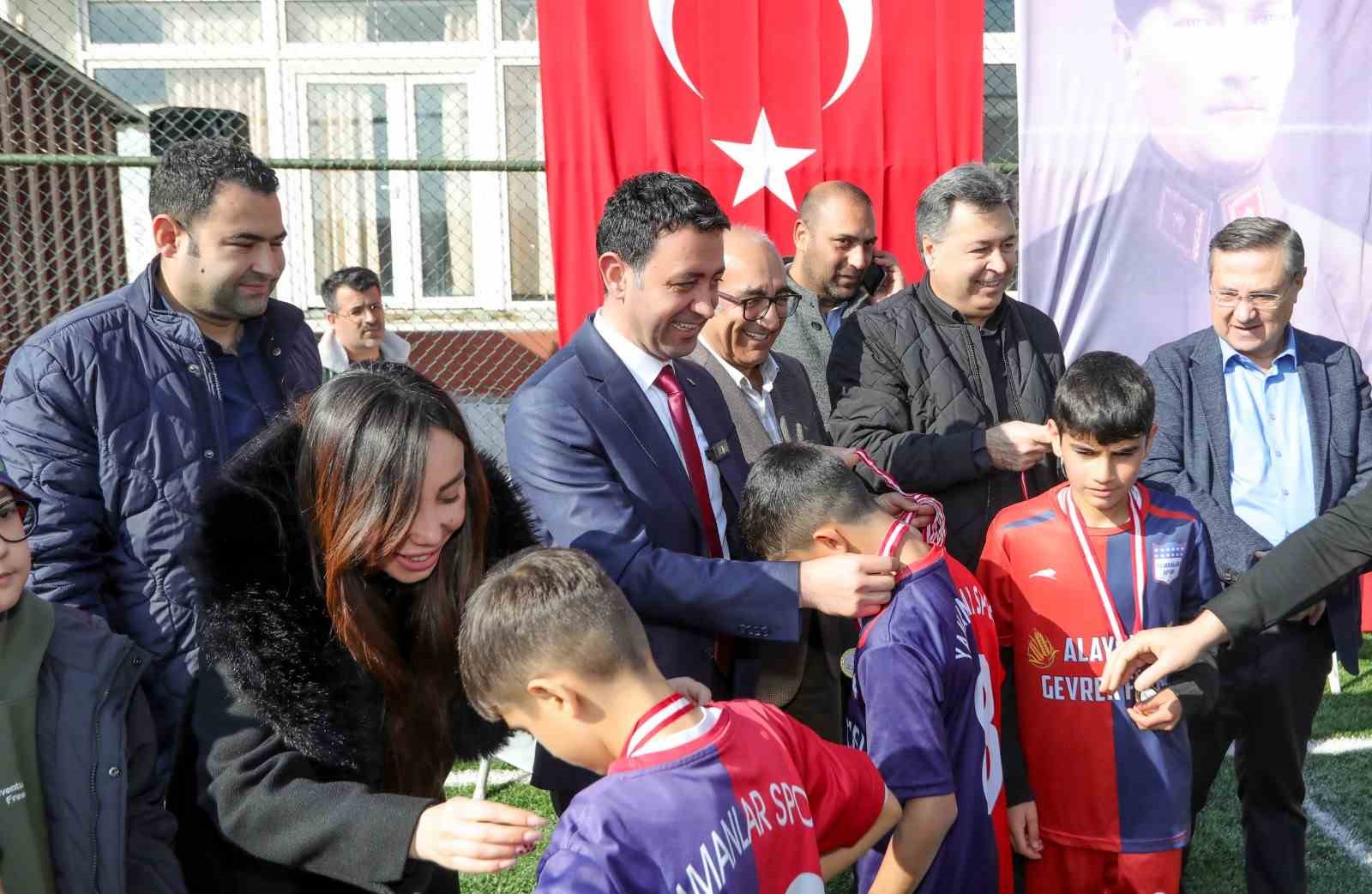 Bayraklı’da U-10 Cup turnuvası görkemli finalle tamamlandı