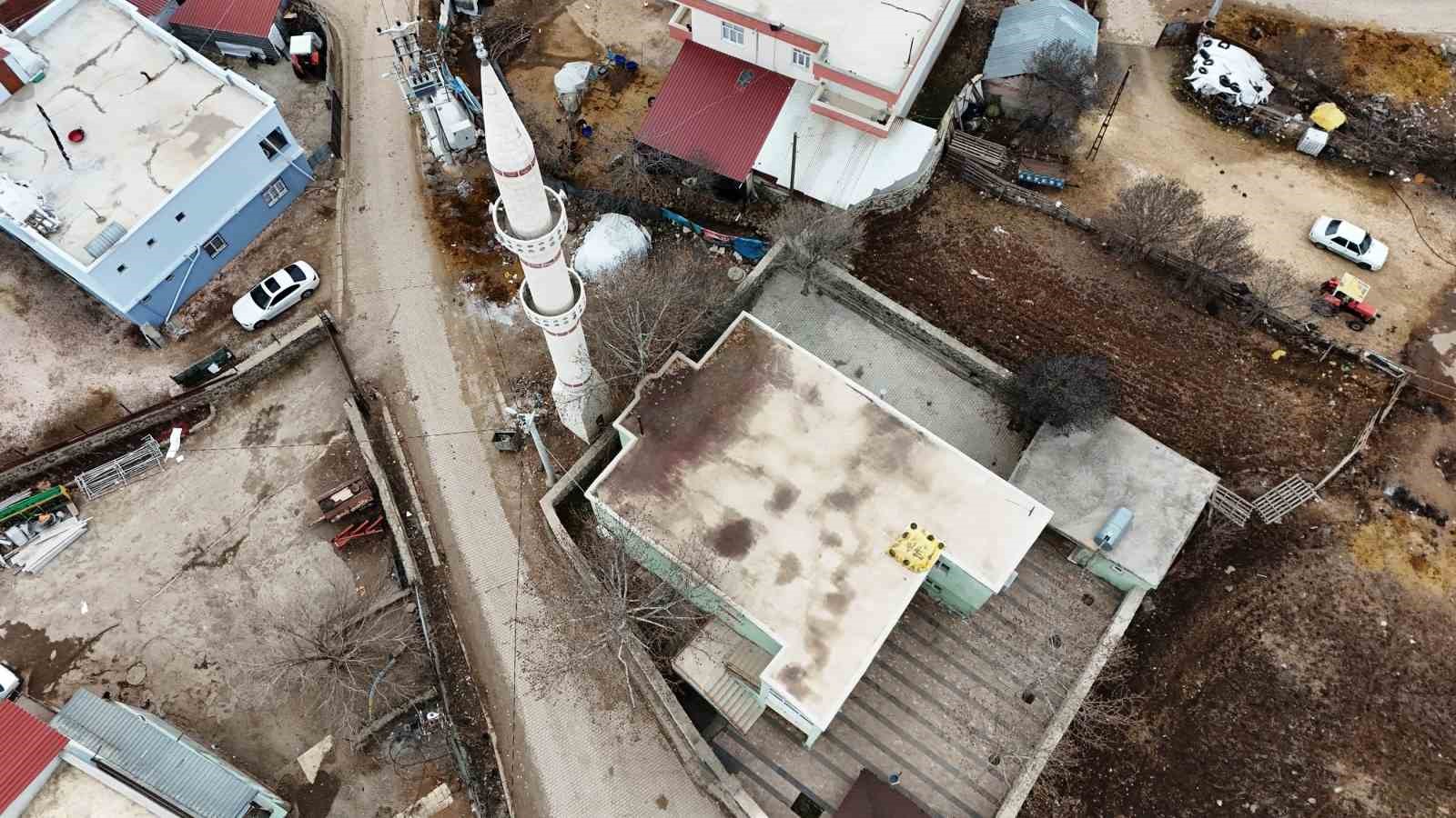 Diyarbakır’da depremde ağır hasar gören caminin cemaati uygun yerde yenisini istiyor