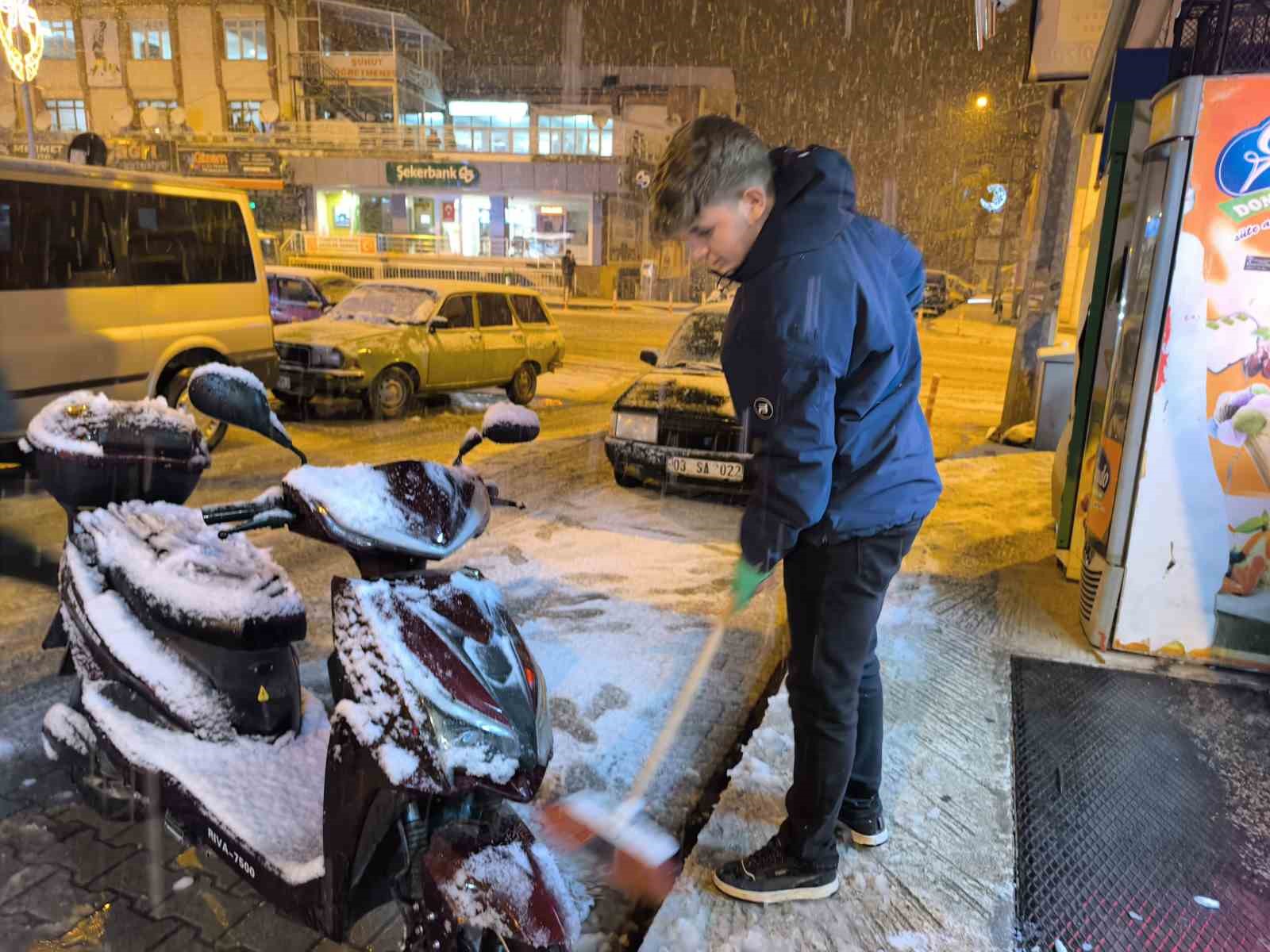 Afyonkarahisar’da kar yağışı etkili oldu