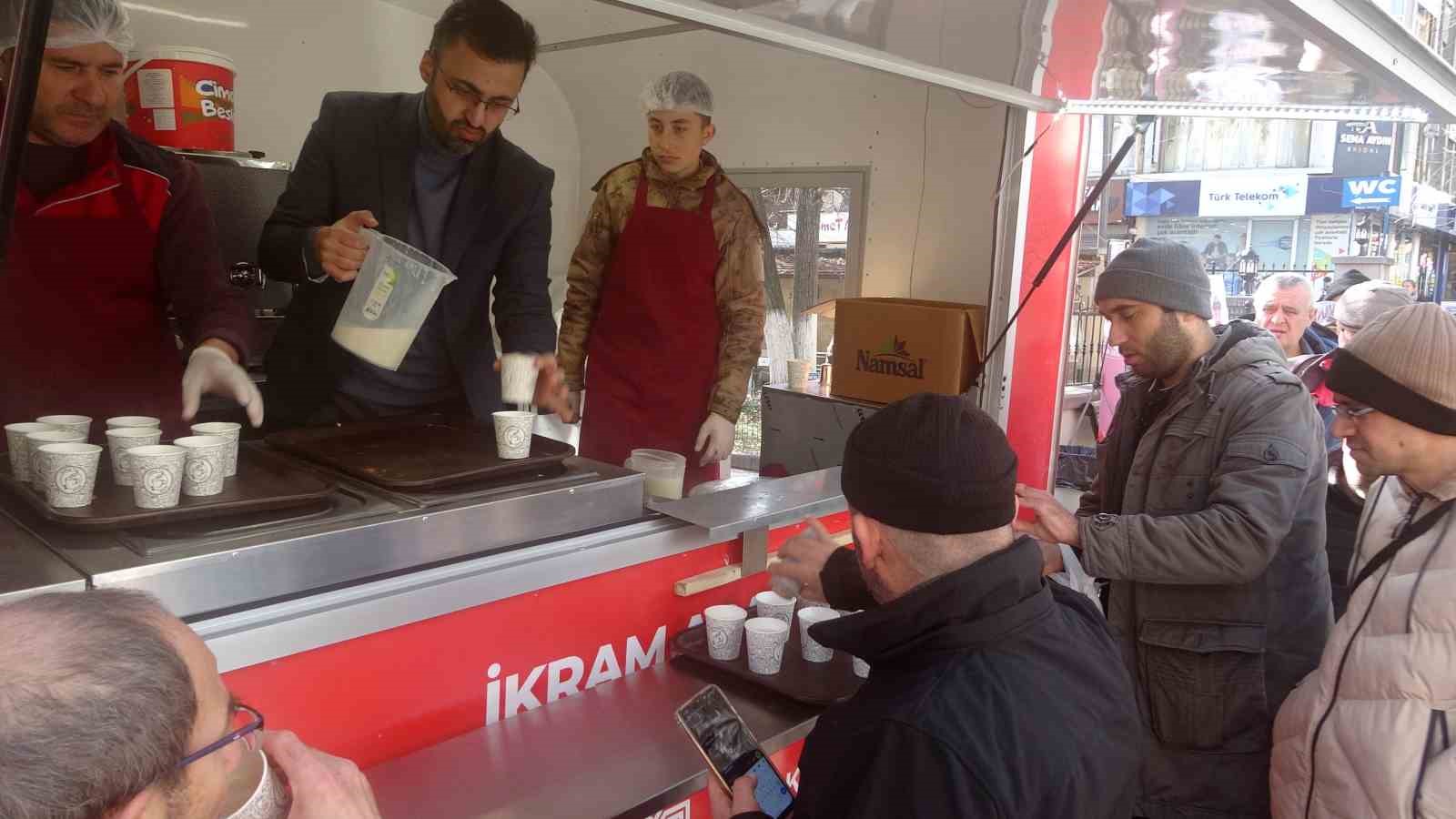 Kütahya Vakıflar Bölge Müdürlüğü, Miraç Kandili dolasıyla halka salep ikramında bulundu