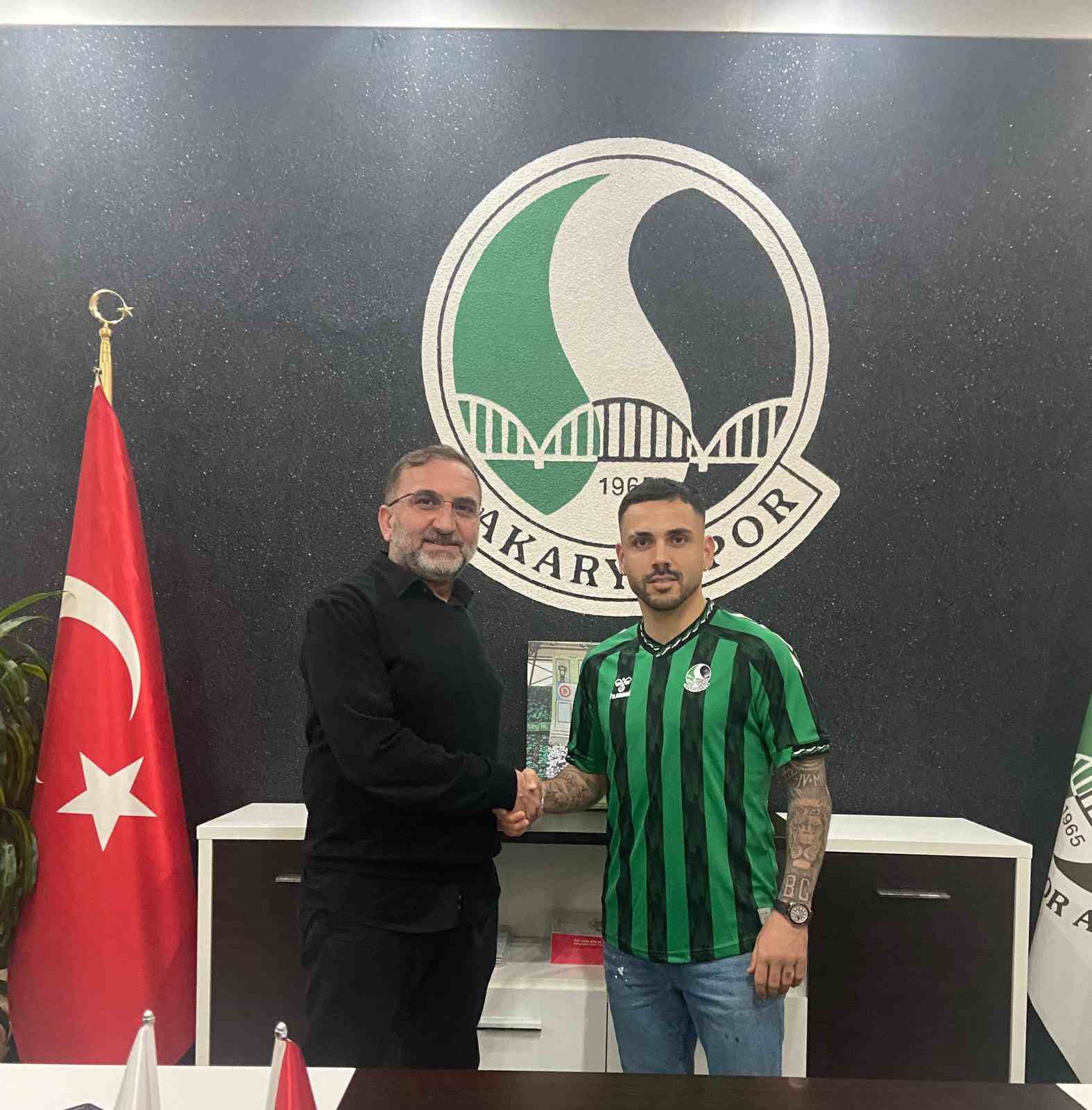 Sakaryaspor, Burak Çoban’ı renklerine bağladı