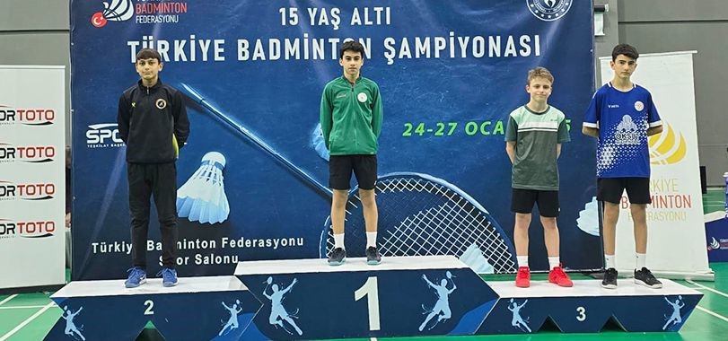 Aras İkra Yalçın’dan Badminton’da çifte şampiyonluk