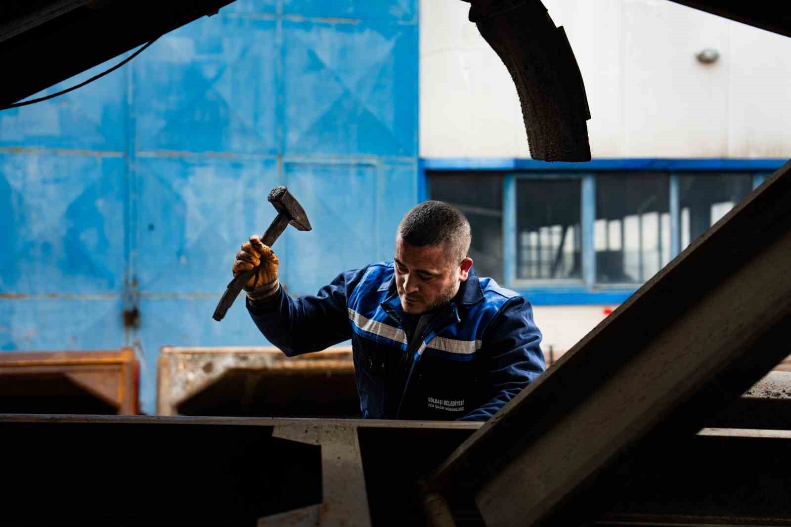 Gölbaşı Belediyesi hem üretiyor hem tasarruf ediyor