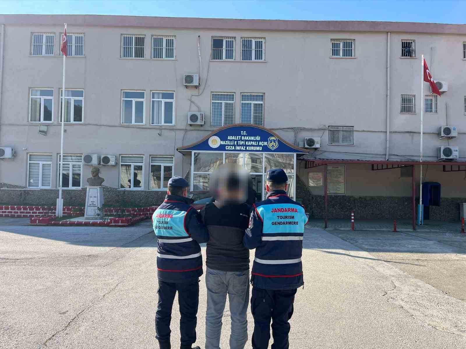 Jandarma aranan şahısları yakaladı