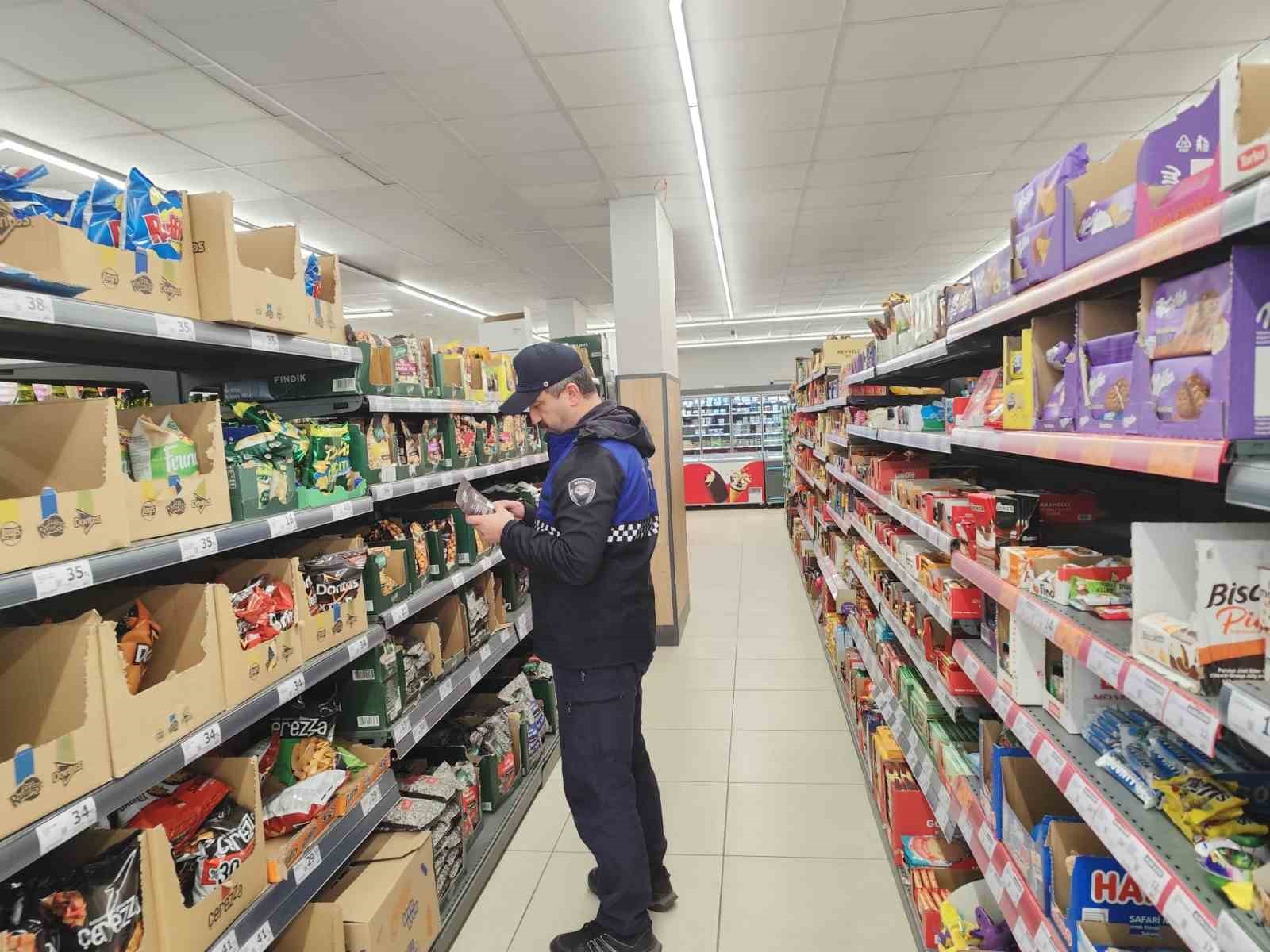 Körfez Zabıtası’ndan raf ve etiket denetimi