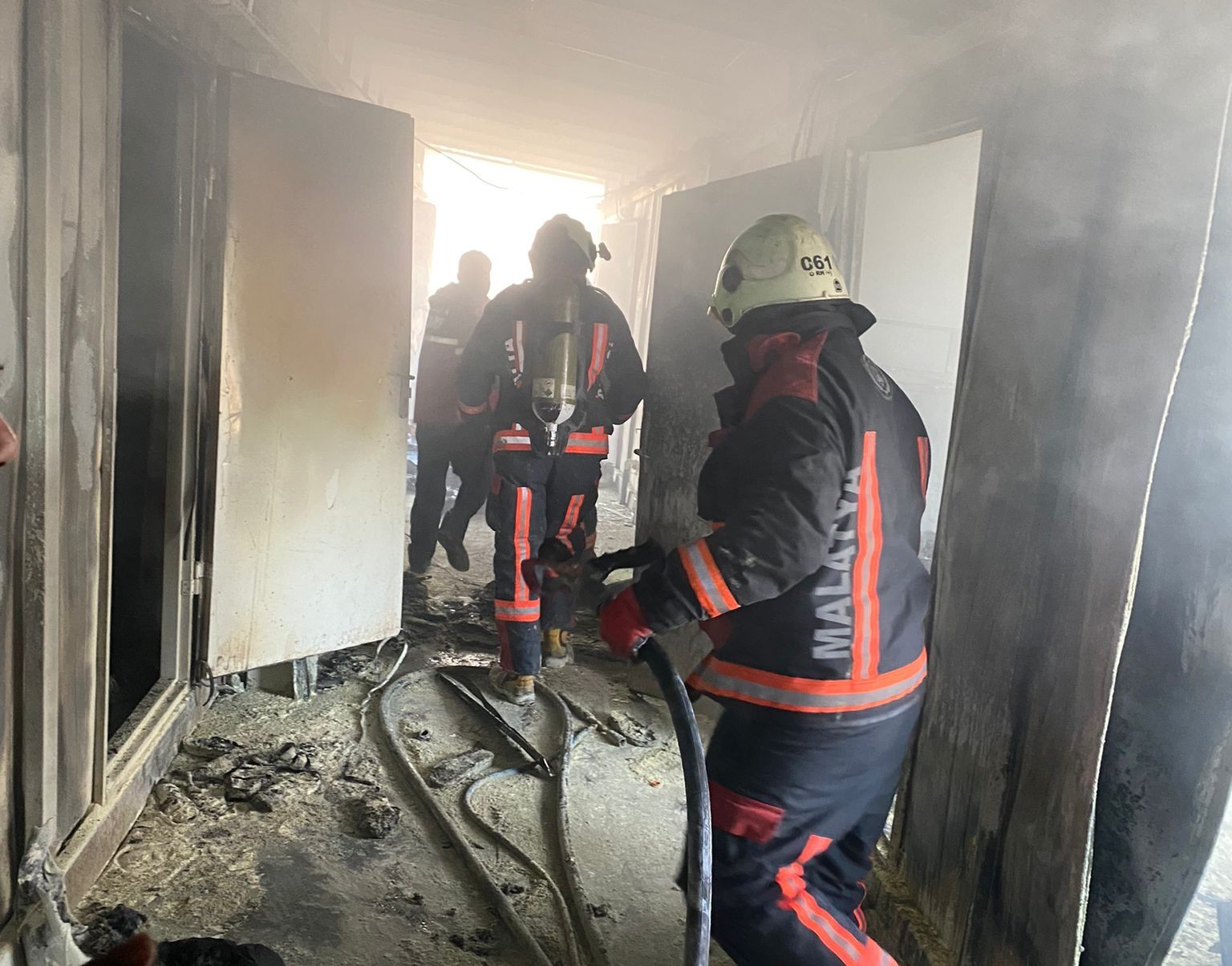 Malatya’da inşaat işçilerinin kaldığı şantiyede yangın: 4 yaralı