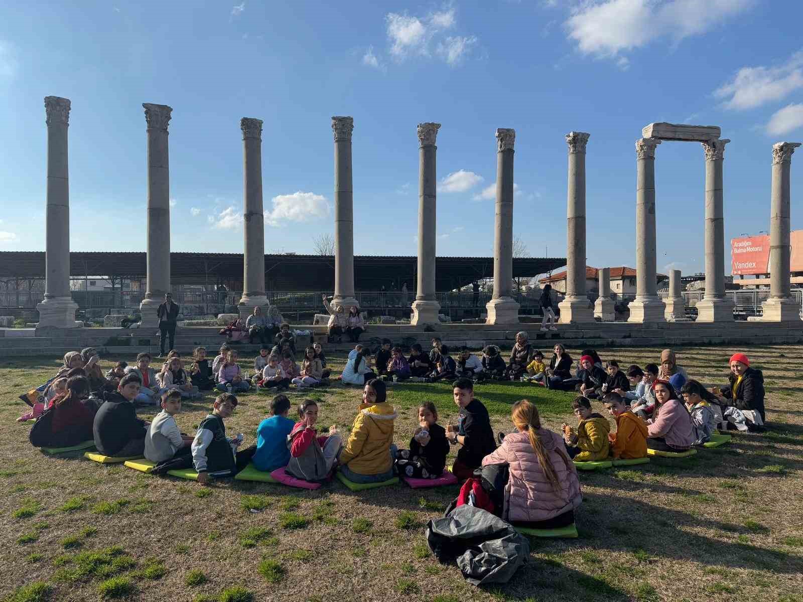 İzmirli çocuklar, yarıyıl tatilinde eğlenerek öğrendi