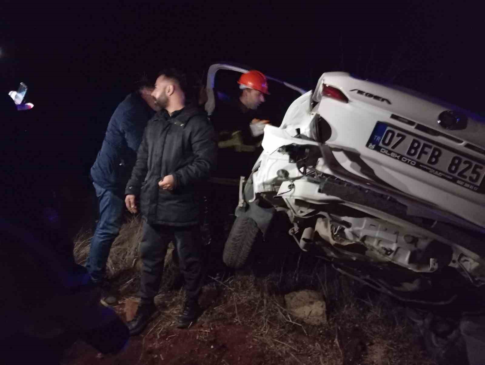 Mardin’de tarlaya devrilen otomobildeki 5 kişi yaralandı