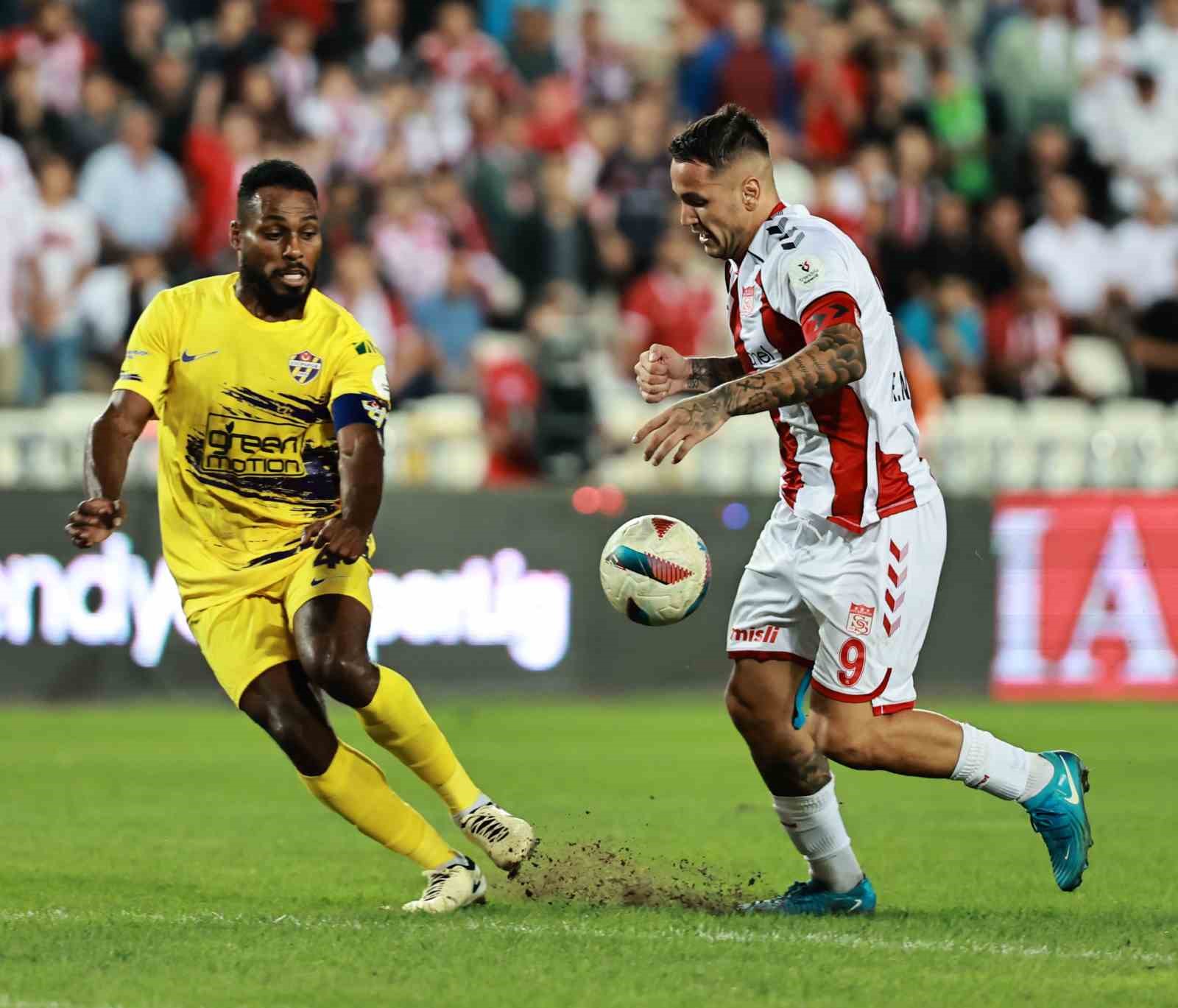 Eyüpspor - Sivasspor maçının VAR’ı Francisco Jose Hernandez Maeso oldu