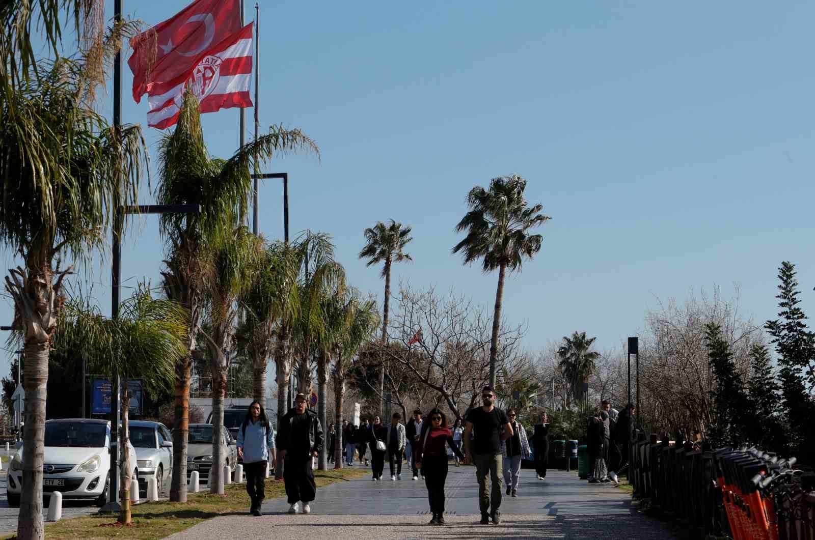 Antalya’da yazdan kalma günler yaşanıyor