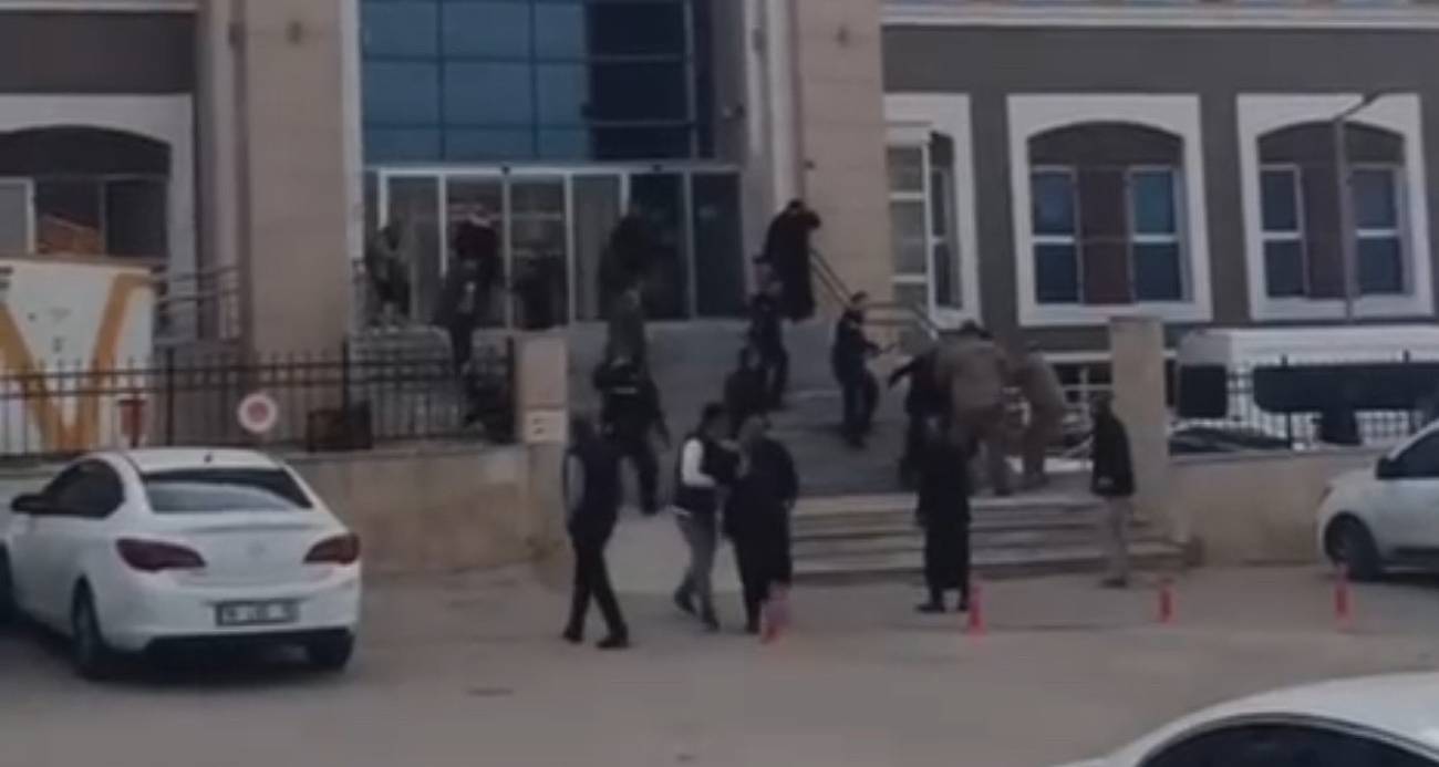 Şanlıurfa’da adliye önünde husumetli aileler arasında kavga: 16 yaralı, 15 gözaltı