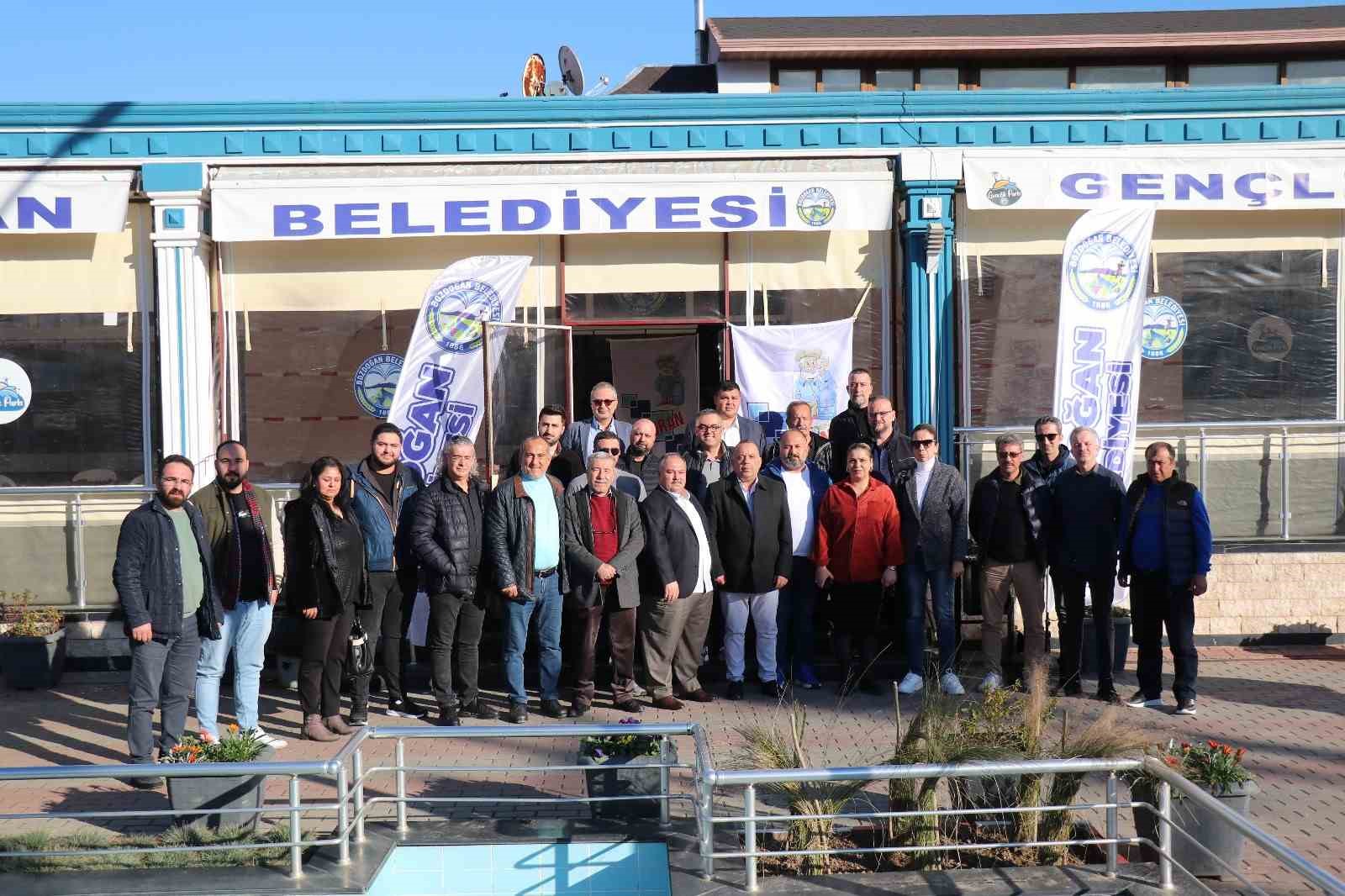 Başkan Özel, su bayileri ile buluştu
