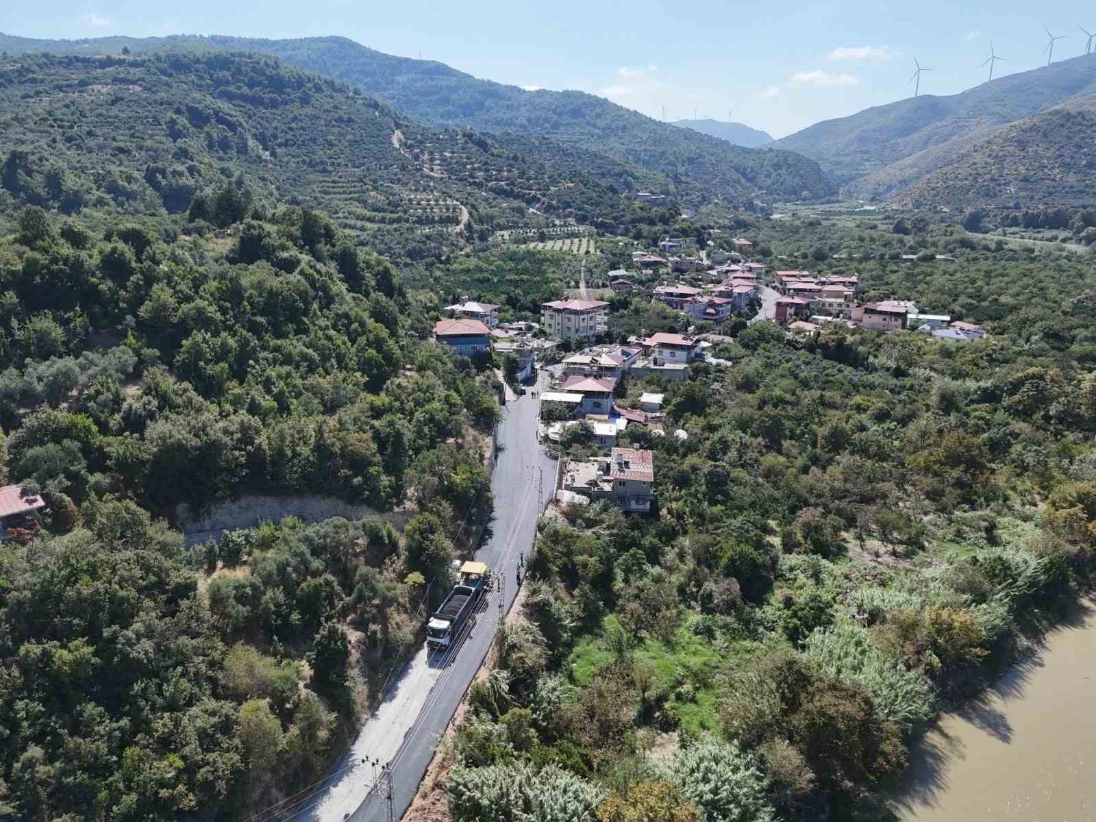 defne-de-8-mahalleyi-birbirine-baglayan-11-kilometrelik-yolda-asfalt-calismasi-basladi