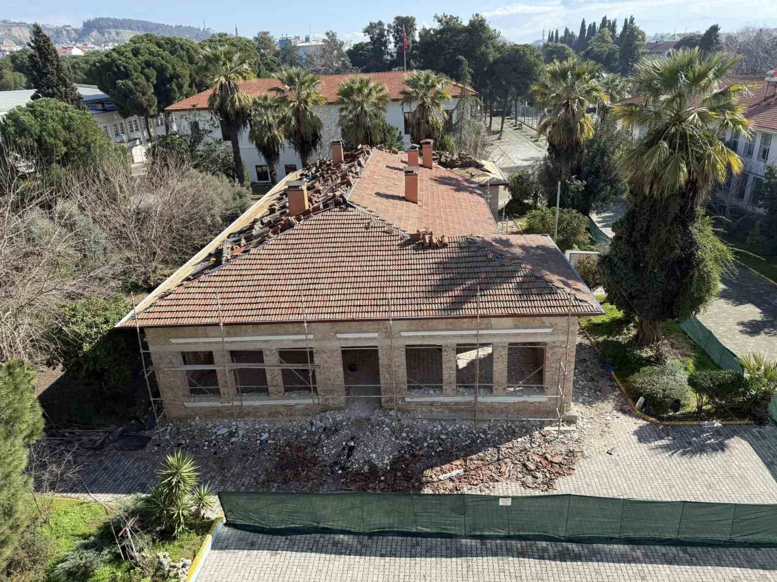 Aydın Lisesi’nin tarihi binasının restorasyon çalışmaları başladı
