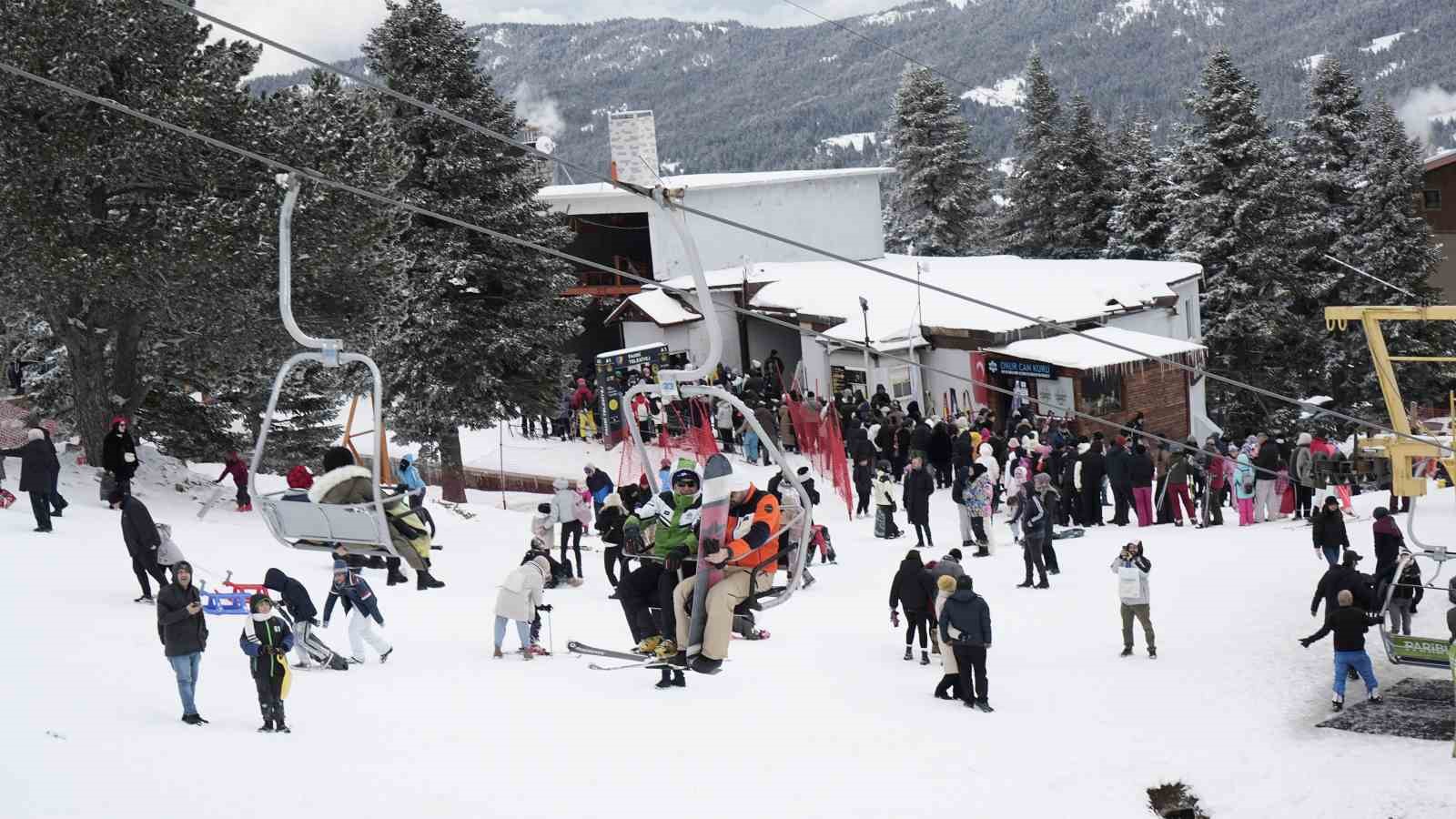 Sömestr tatilinin son hafta sonunda Uludağ’da yoğunluk yaşandı