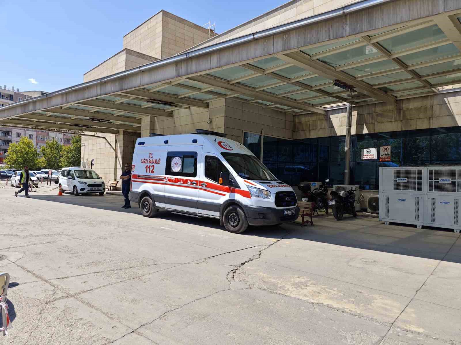 Siirt’te 2 otomobil çarpıştı, 3 kişi yaralandı