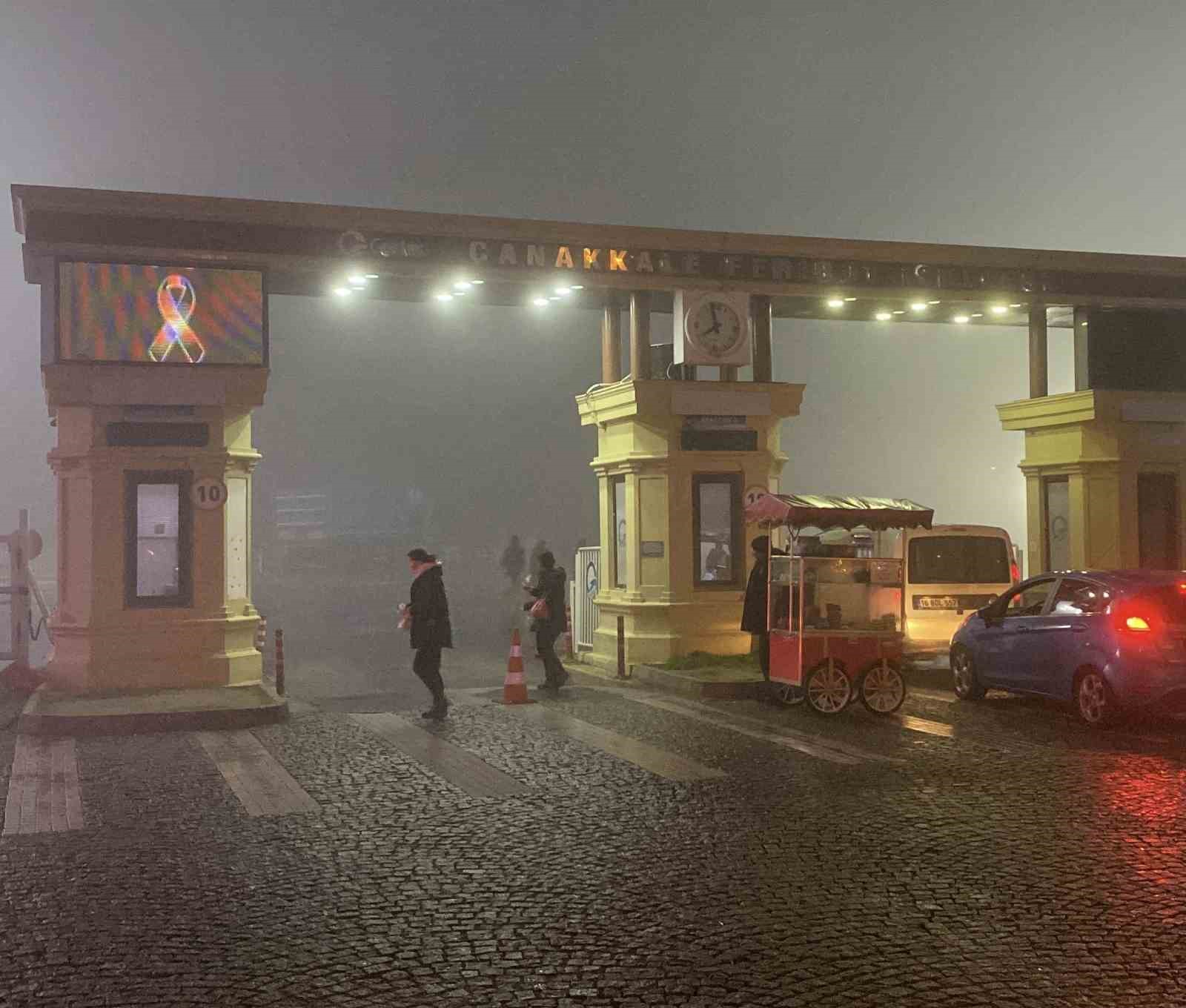 Çanakkale Boğazı’nda sis nedeniyle feribot seferleri durduruldu