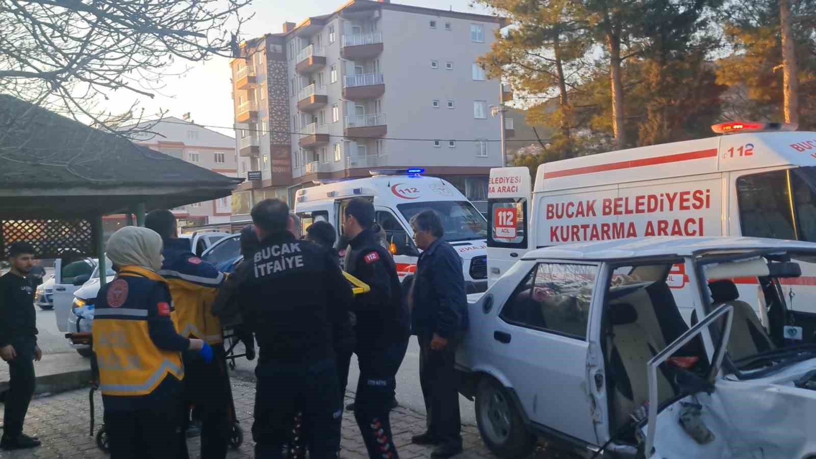 Burdur’da 3 aracın karıştığı kazada 9 kişi yaralandı