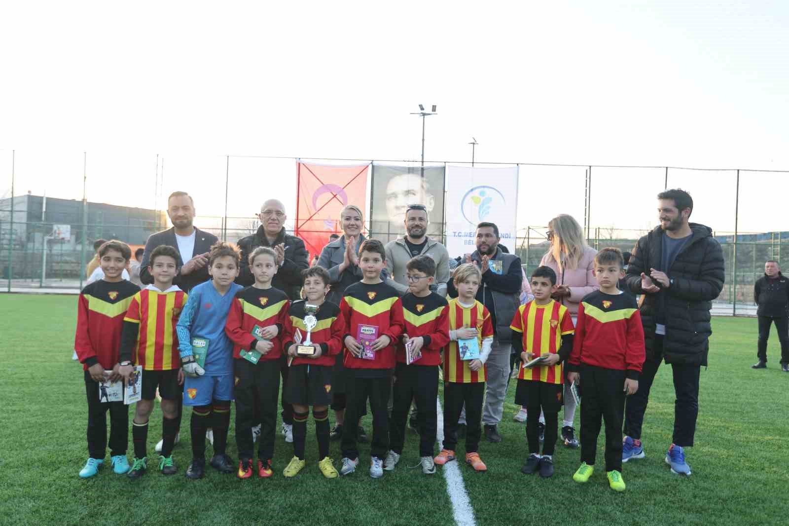 Başkan Doğan sömestr futbol turnuvasının kazananlarını ödüllendirdi