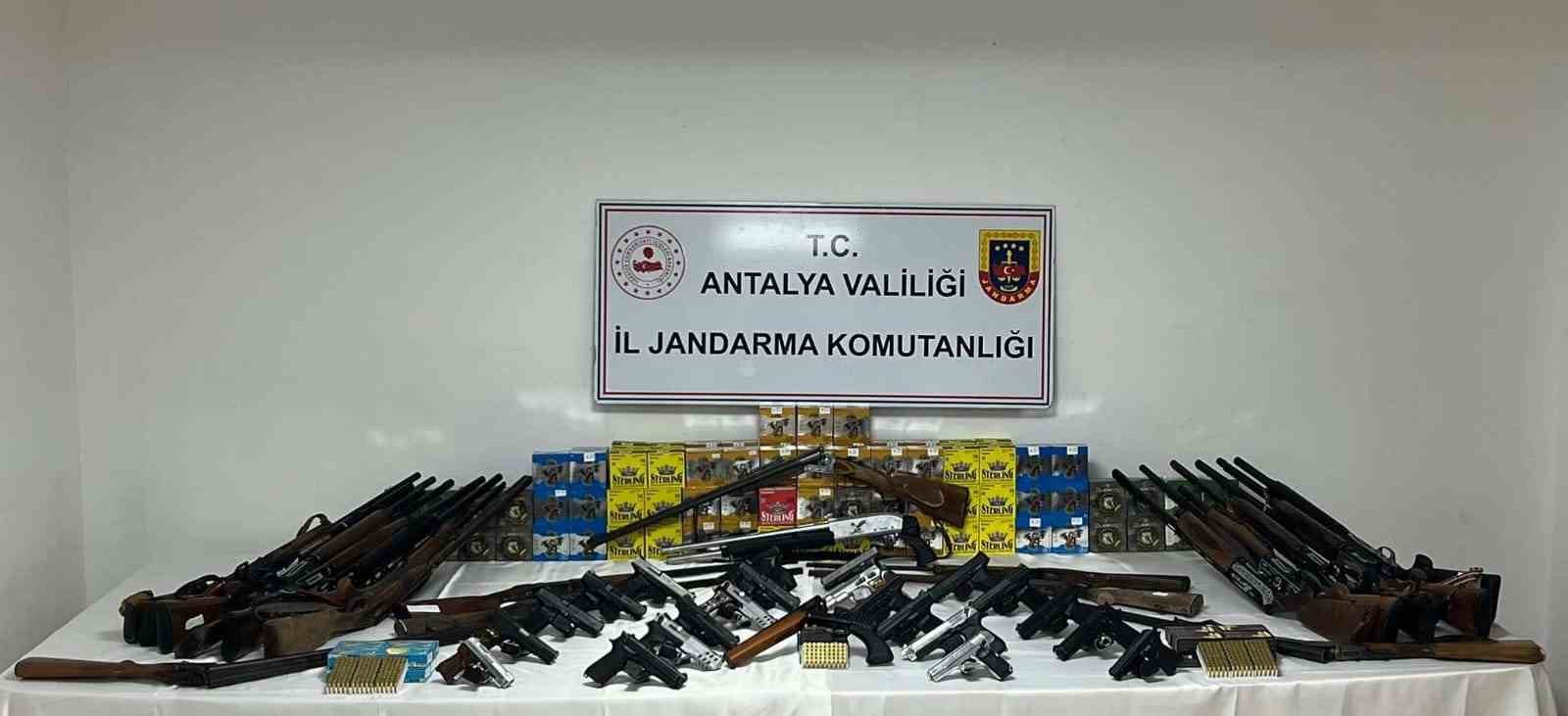 Antalya’da ruhsatsız silah operasyonu, 22 şüpheli hakkında işlem başlatıldı