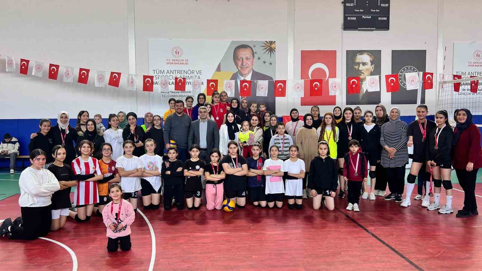 Tomarza’da ’Anne ve Kızları Voleybol Turnuvası’ dolu dolu geçti